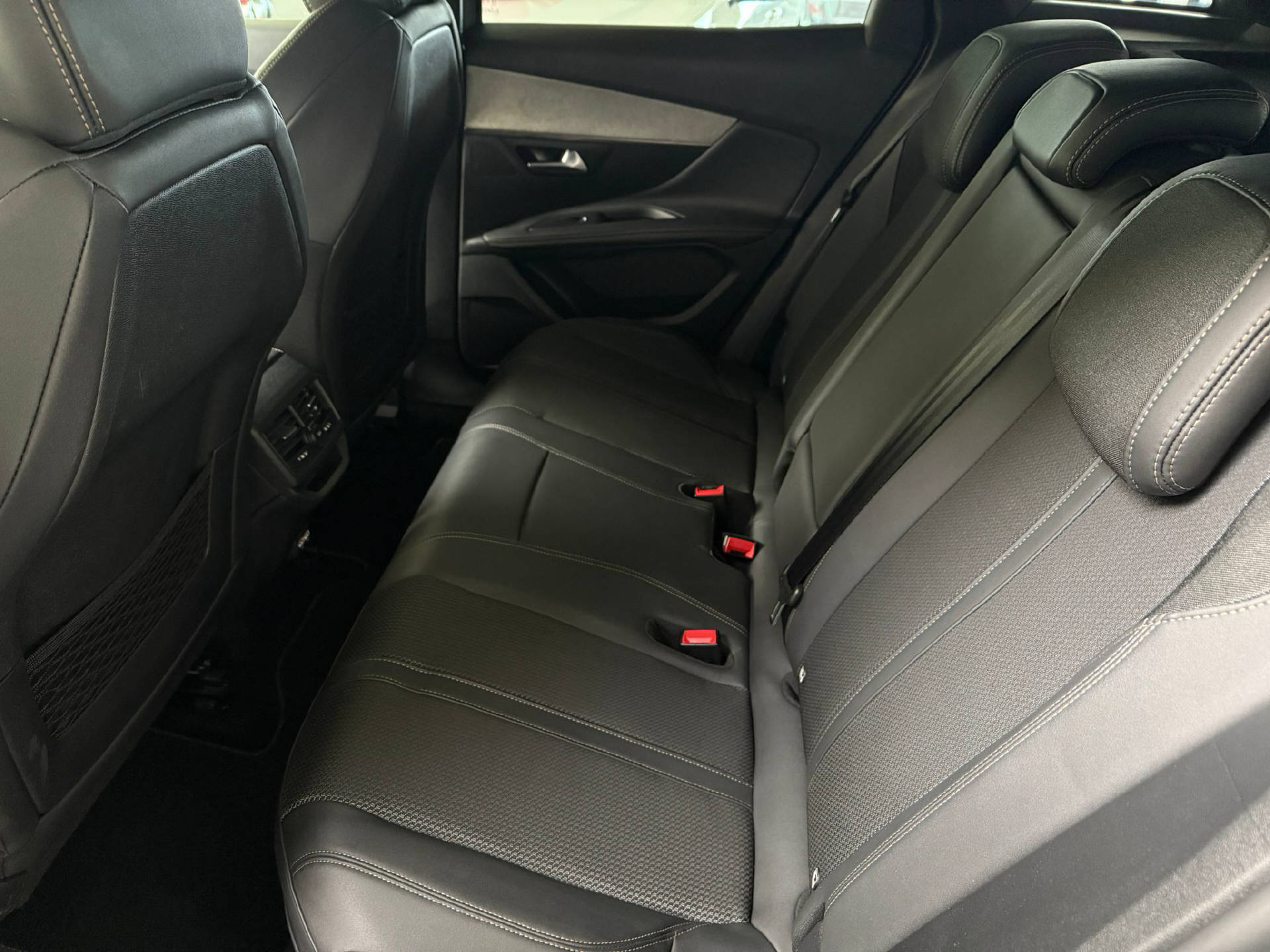 PEUGEOT 3008 1.6 Plug-in Hybrid GT-image-8