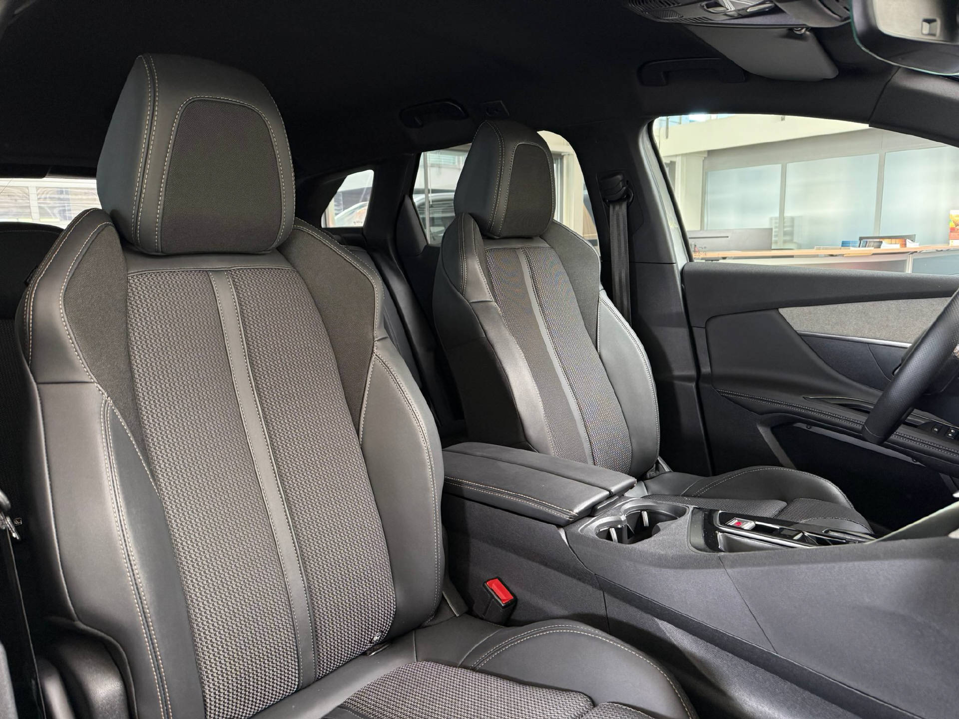 PEUGEOT 3008 1.6 Plug-in Hybrid GT-image-7