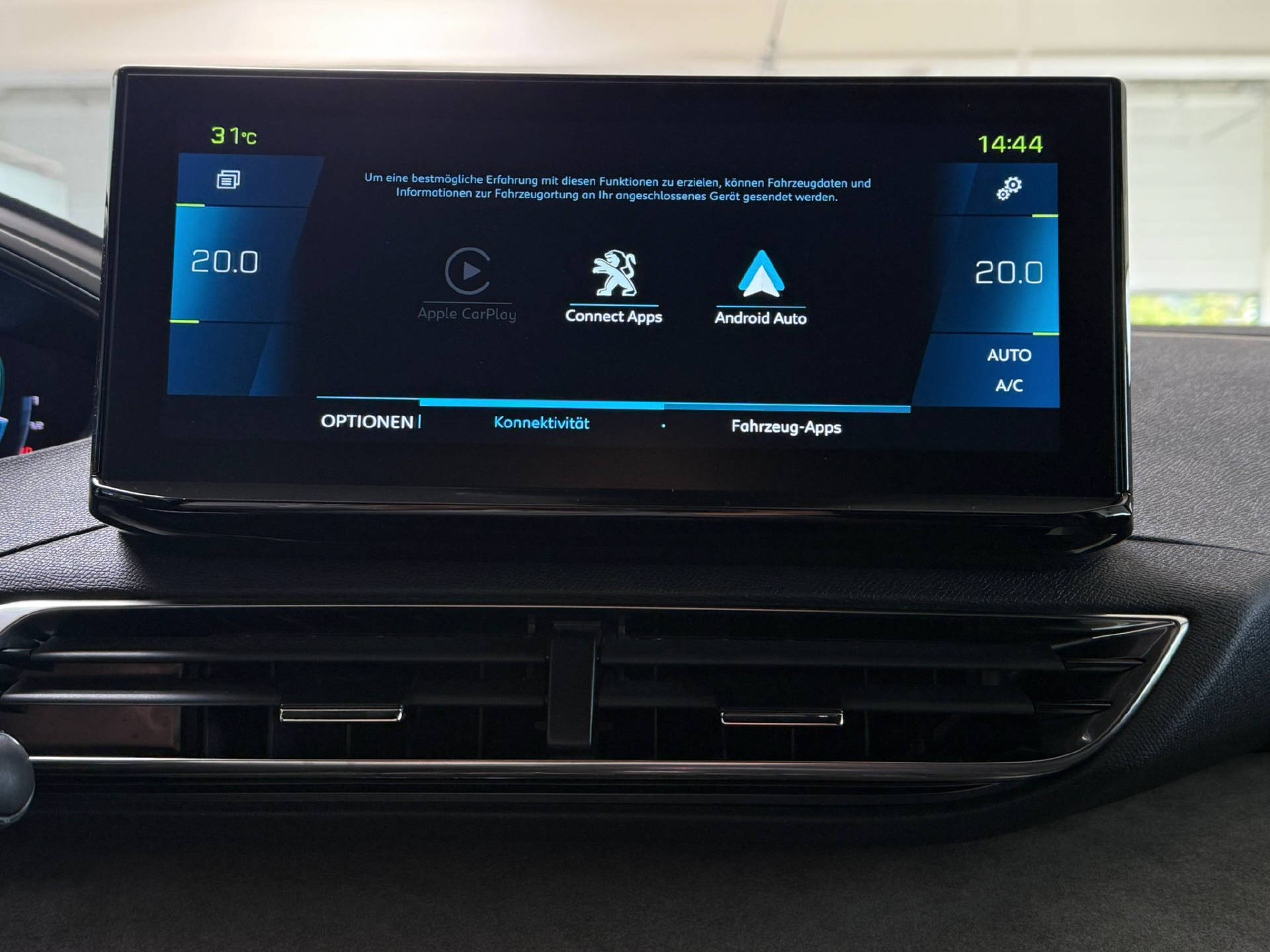 PEUGEOT 3008 1.6 Plug-in Hybrid GT-image-15