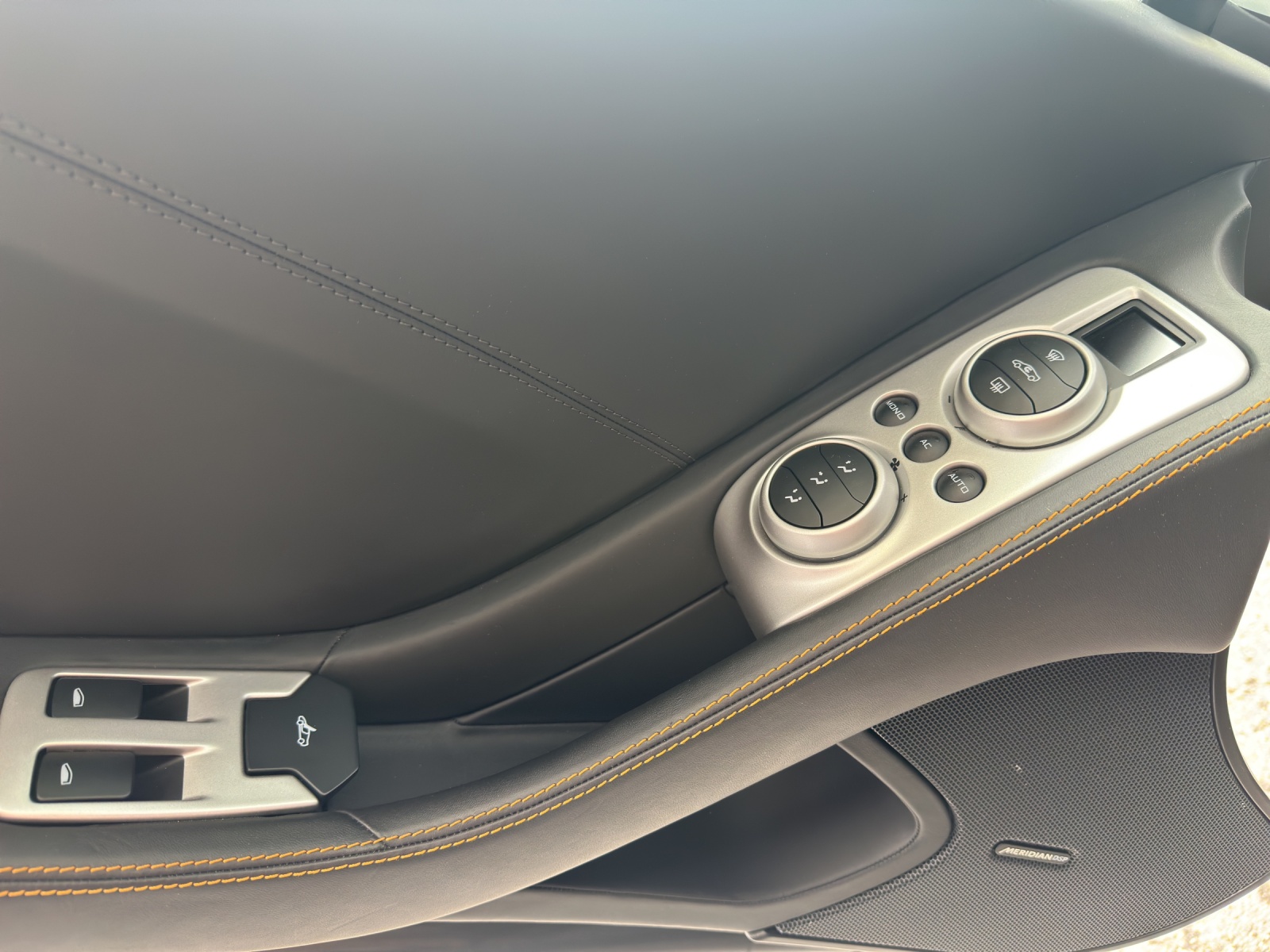McLAREN MP4-12C SPIDER-image-6