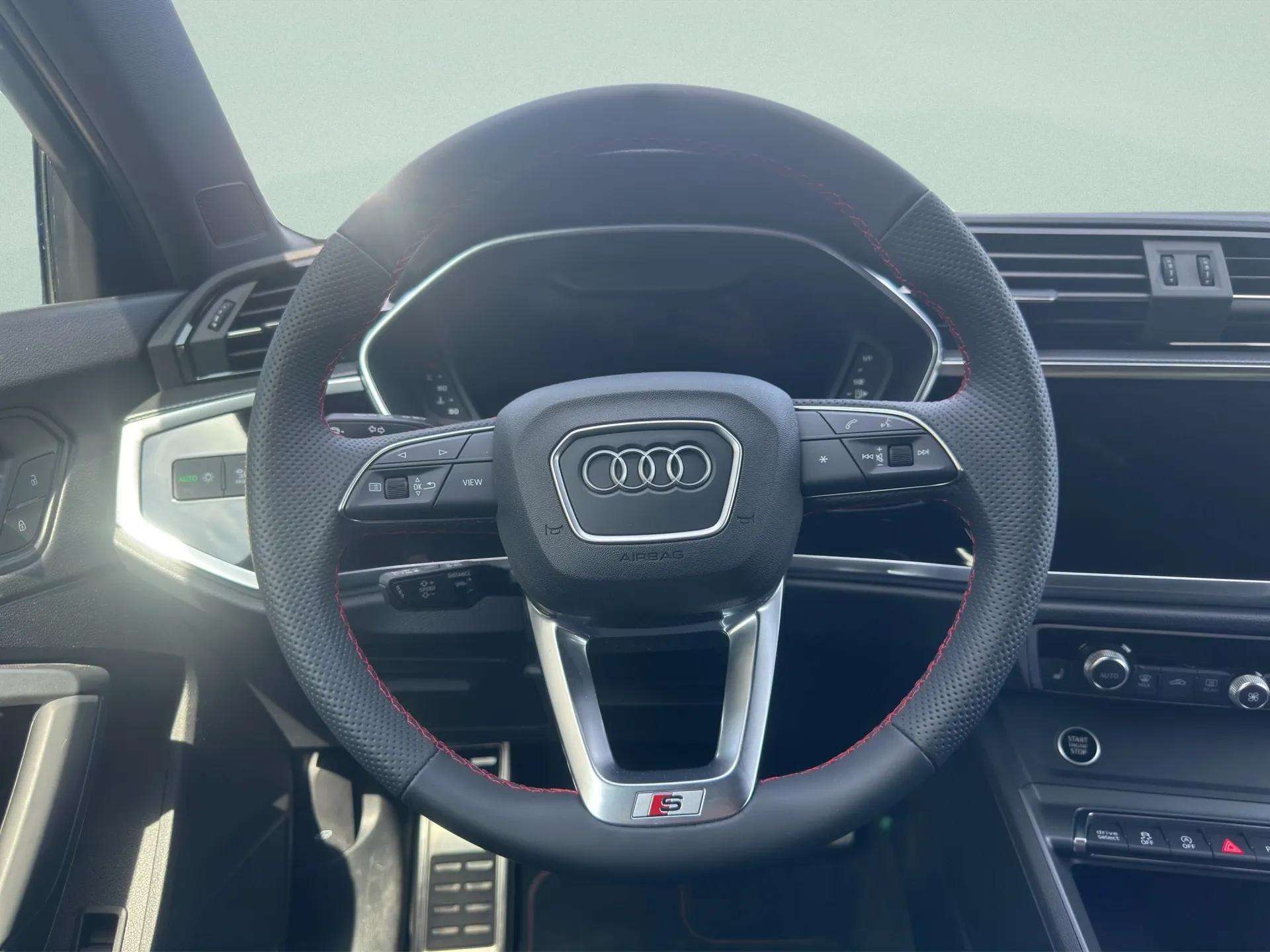 AUDI Q3 40 TFSI S line quattro S-tronic-image-13