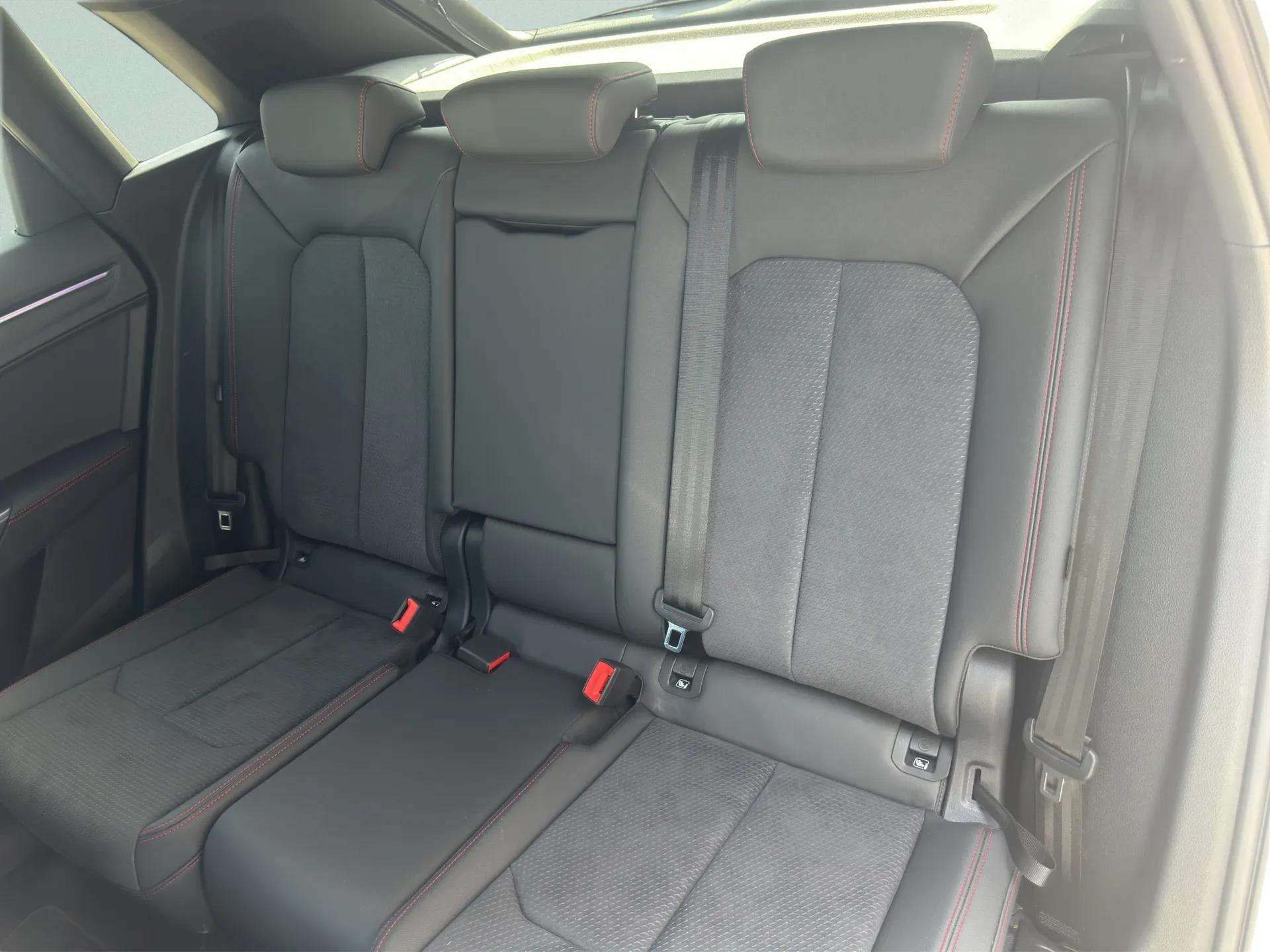 AUDI Q3 40 TFSI S line quattro S-tronic-image-11