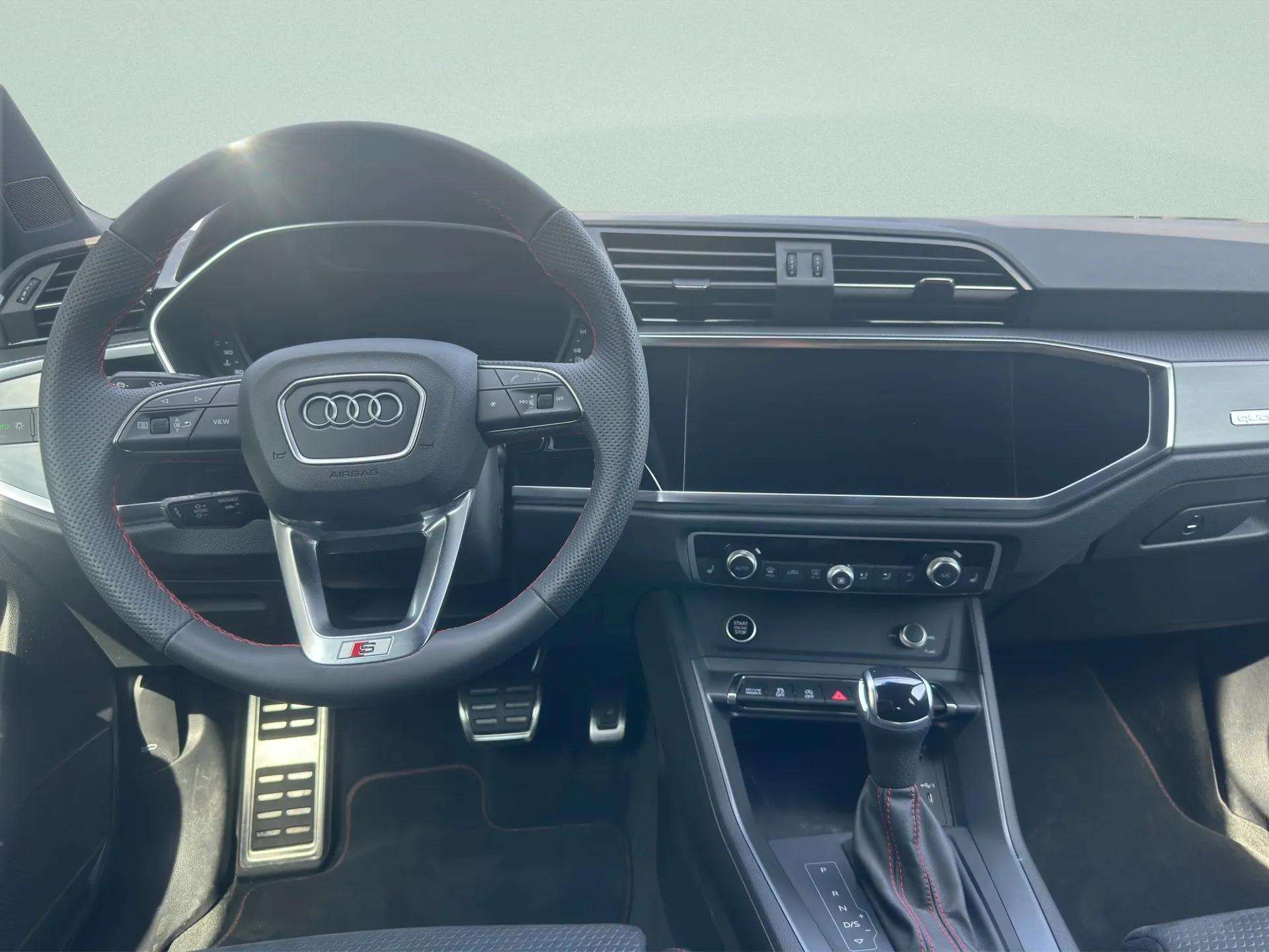 AUDI Q3 40 TFSI S line quattro S-tronic-image-15