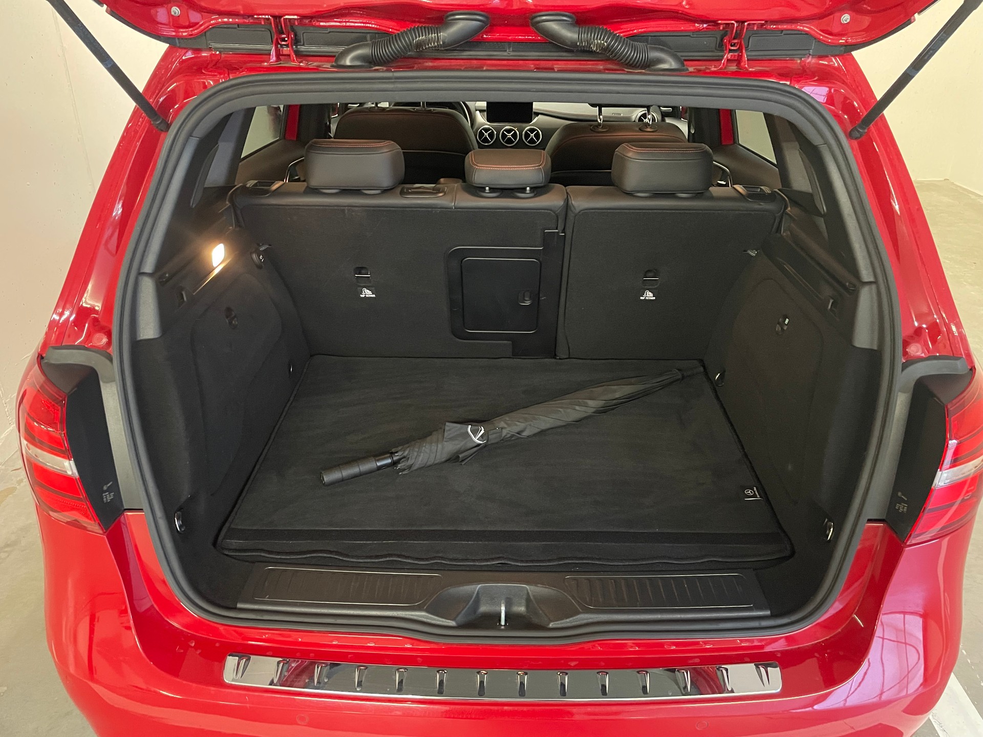 MERCEDES-BENZ B 220 AMG Line 4Matic 7G-DCT-image-3