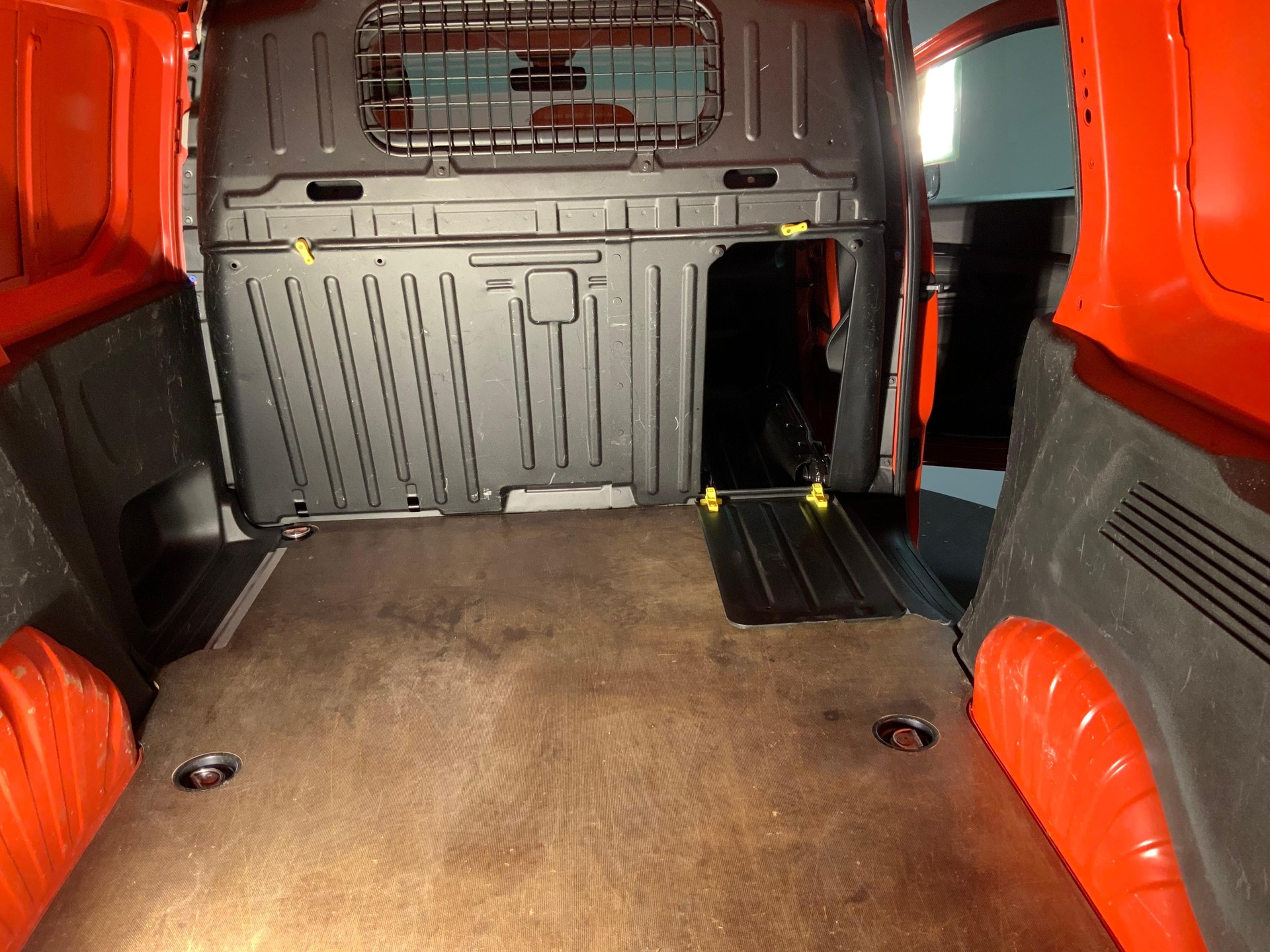 CITROEN Berlingo 650 M 1.2 PureTech 110 Swiss Edition S/S-image-17