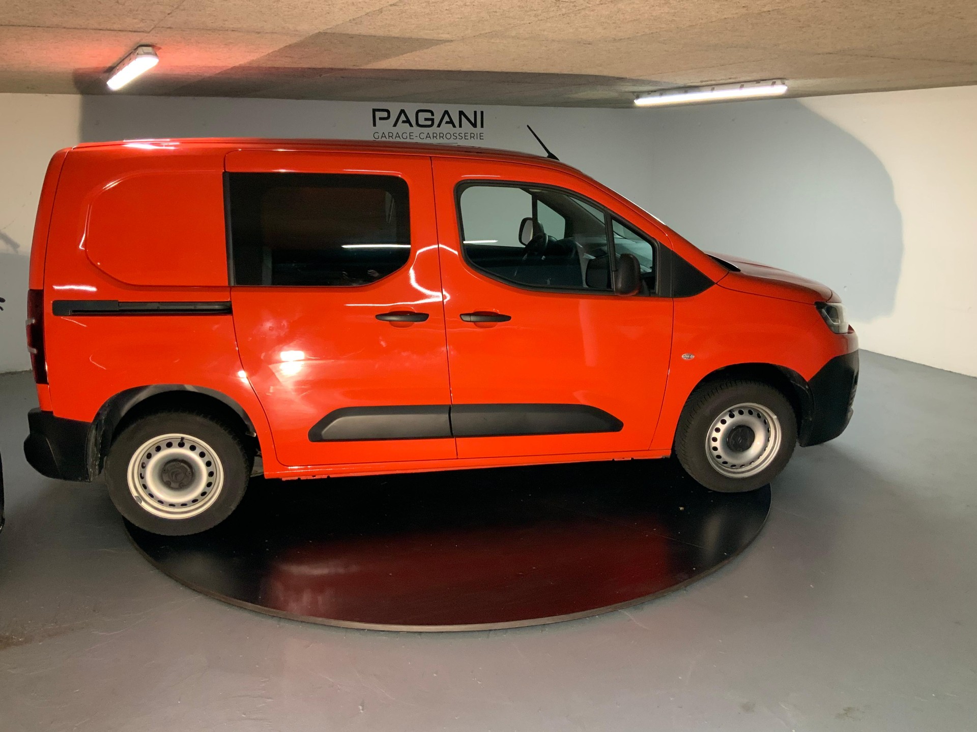 CITROEN Berlingo 650 M 1.2 PureTech 110 Swiss Edition S/S-showroom-element-3