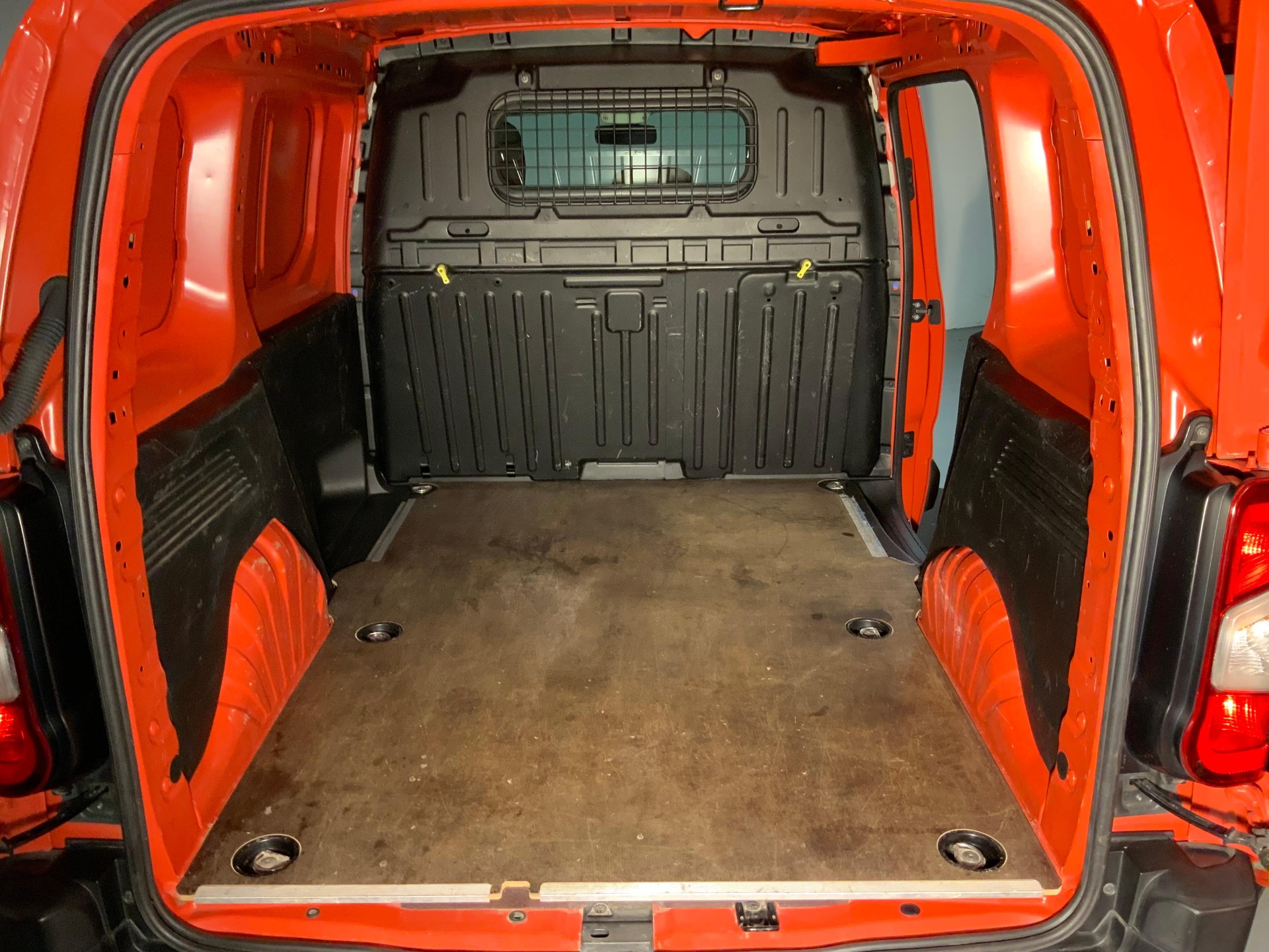 CITROEN Berlingo 650 M 1.2 PureTech 110 Swiss Edition S/S-image-6