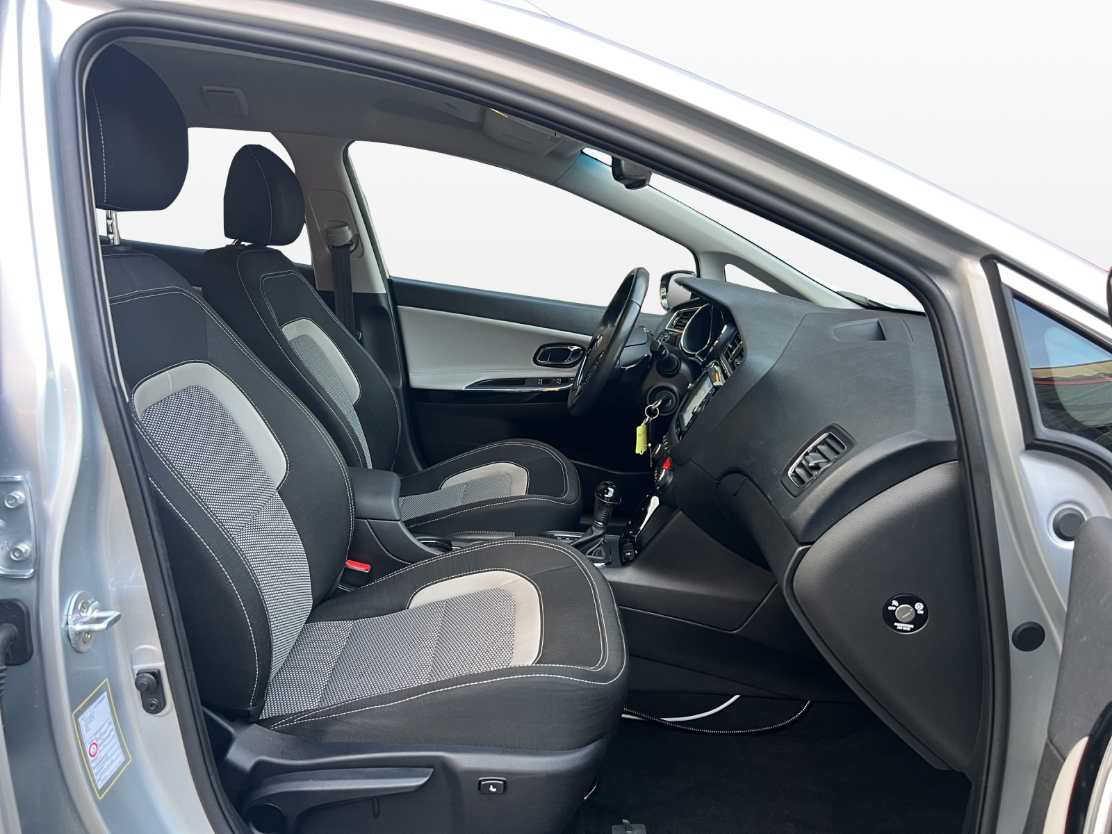 KIA Cee'd Sportswagon 1.6 GDi Trend DCT-image-11