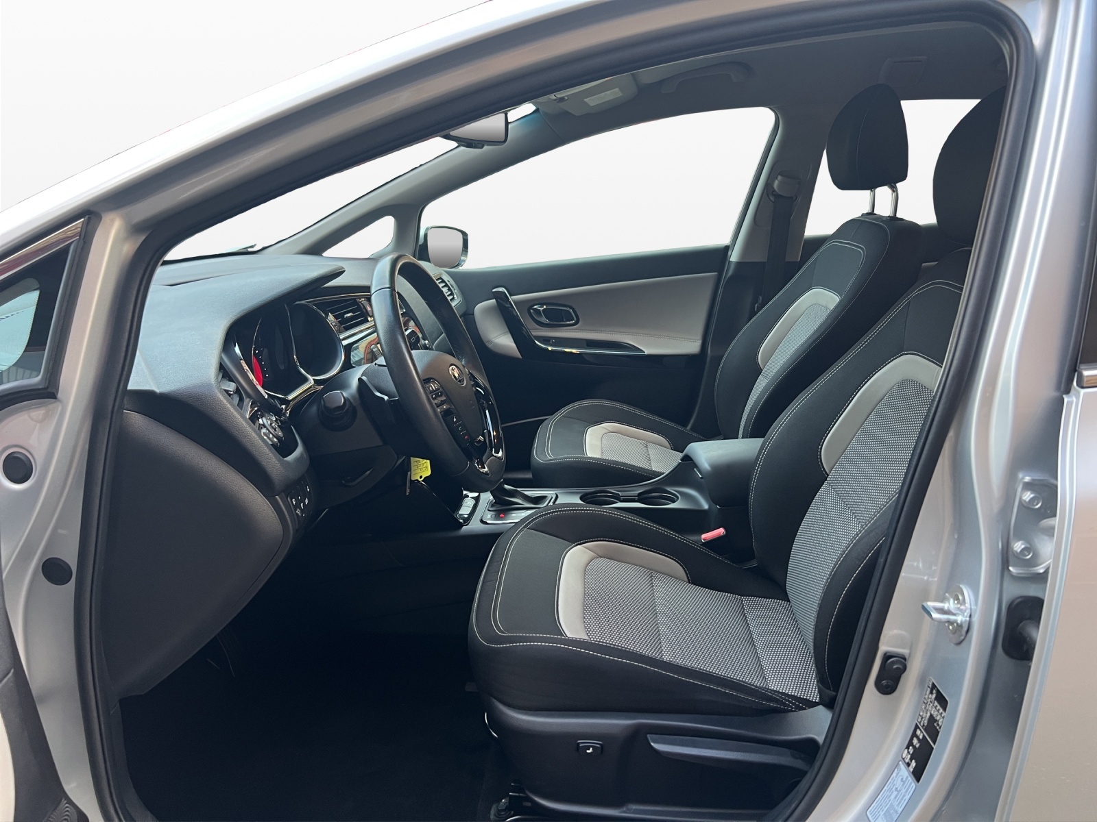 KIA Cee'd Sportswagon 1.6 GDi Trend DCT-image-5