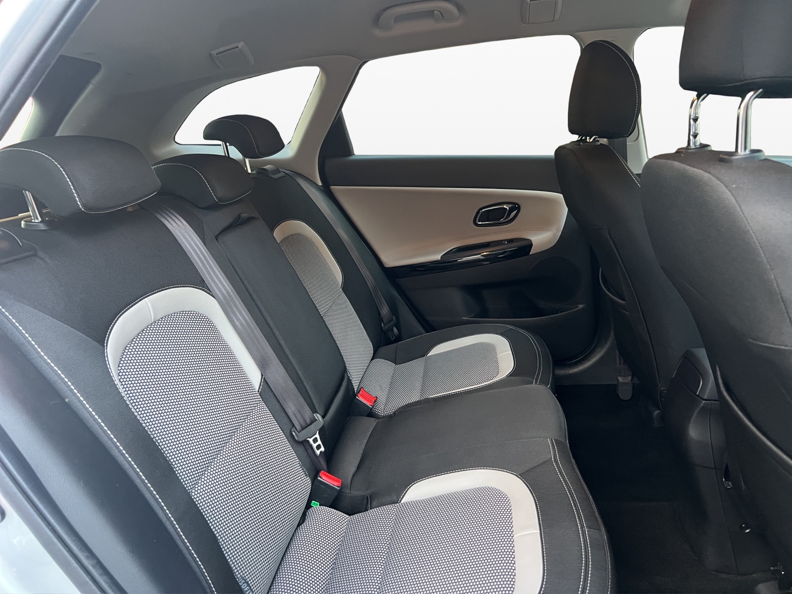 KIA Cee'd Sportswagon 1.6 GDi Trend DCT-image-15