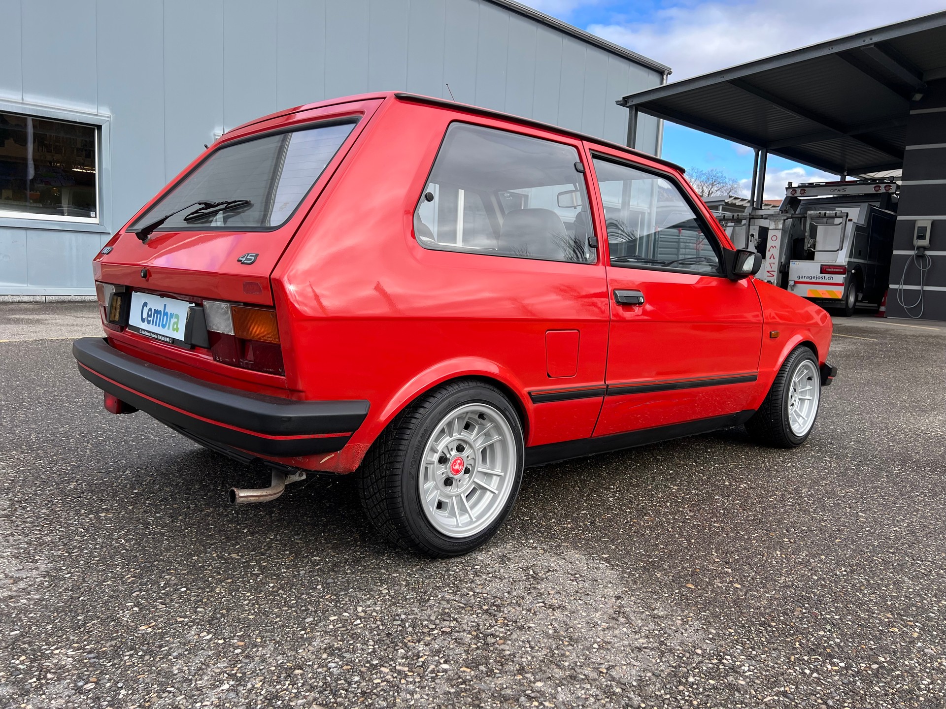 ZASTAVA "YUGO 45" MIT DEUTSCHEN PAPIERE. 13.20 A PAPIERE. SPORT ALU FELGEN. LÄUFT PERFEKT. 40 PS. BENZIN. "BLICKFANG" !!! 8`900.--image-2