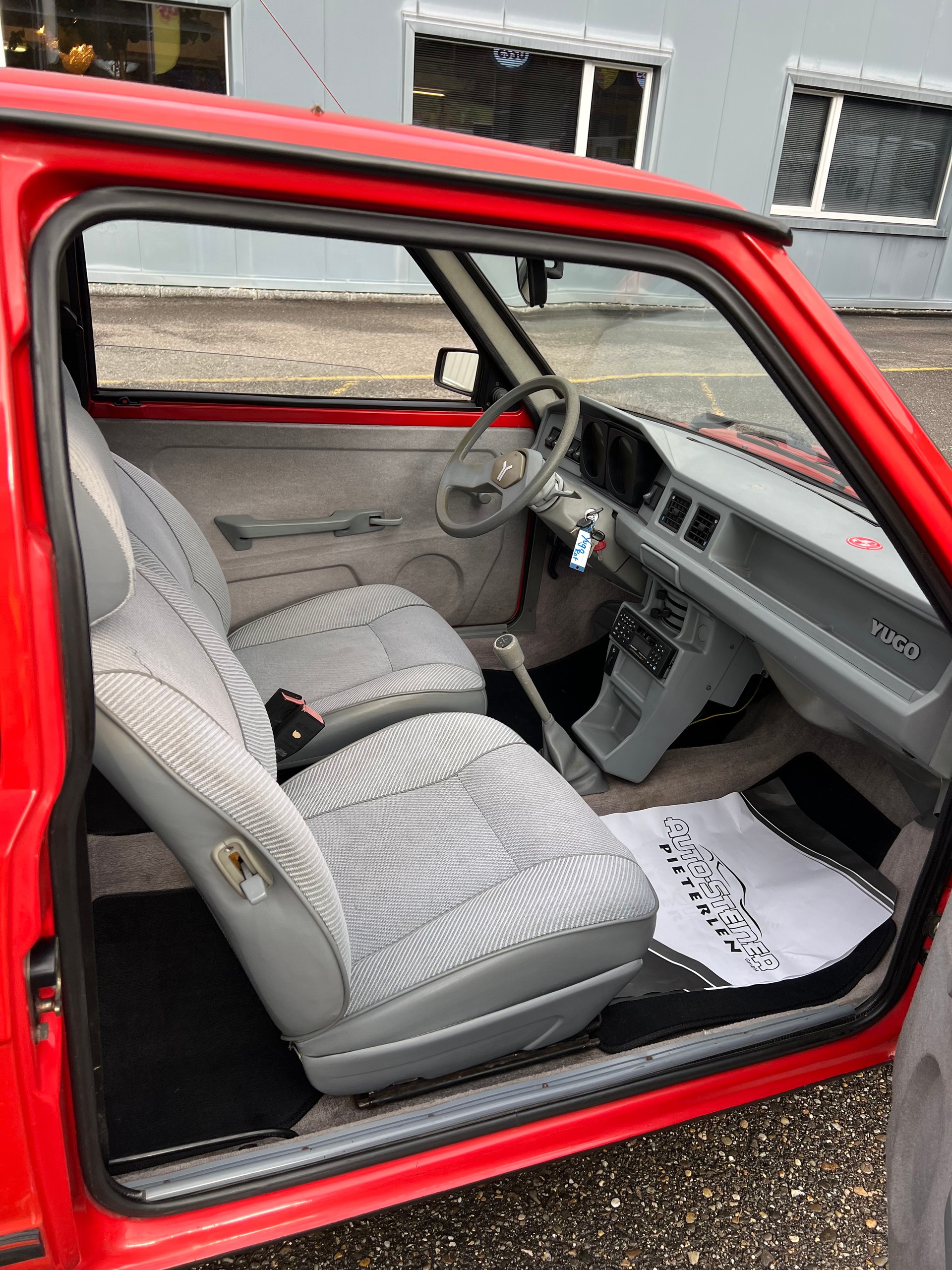 ZASTAVA "YUGO 45" MIT DEUTSCHEN PAPIERE. 13.20 A PAPIERE. SPORT ALU FELGEN. LÄUFT PERFEKT. 40 PS. BENZIN. "BLICKFANG" !!! 8`900.--image-3
