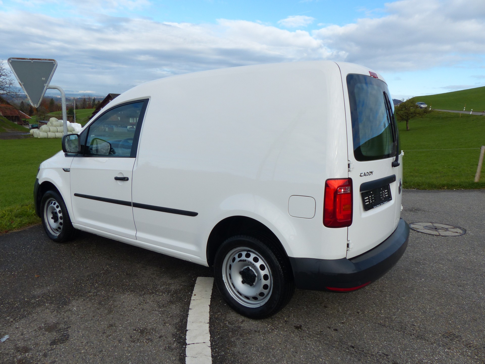 VW Caddy 2.0TDI BlueMotion Technology DSG-image-5