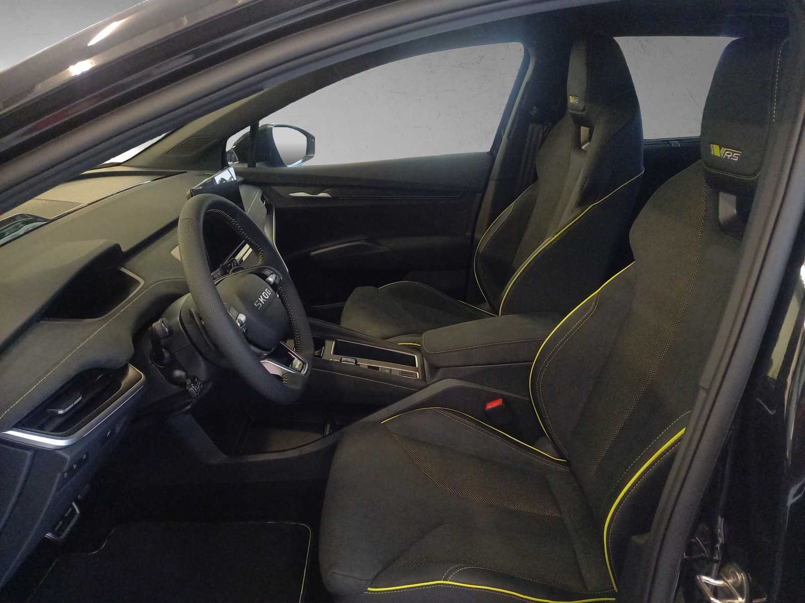 SKODA Enyaq RS 4x4-image-13