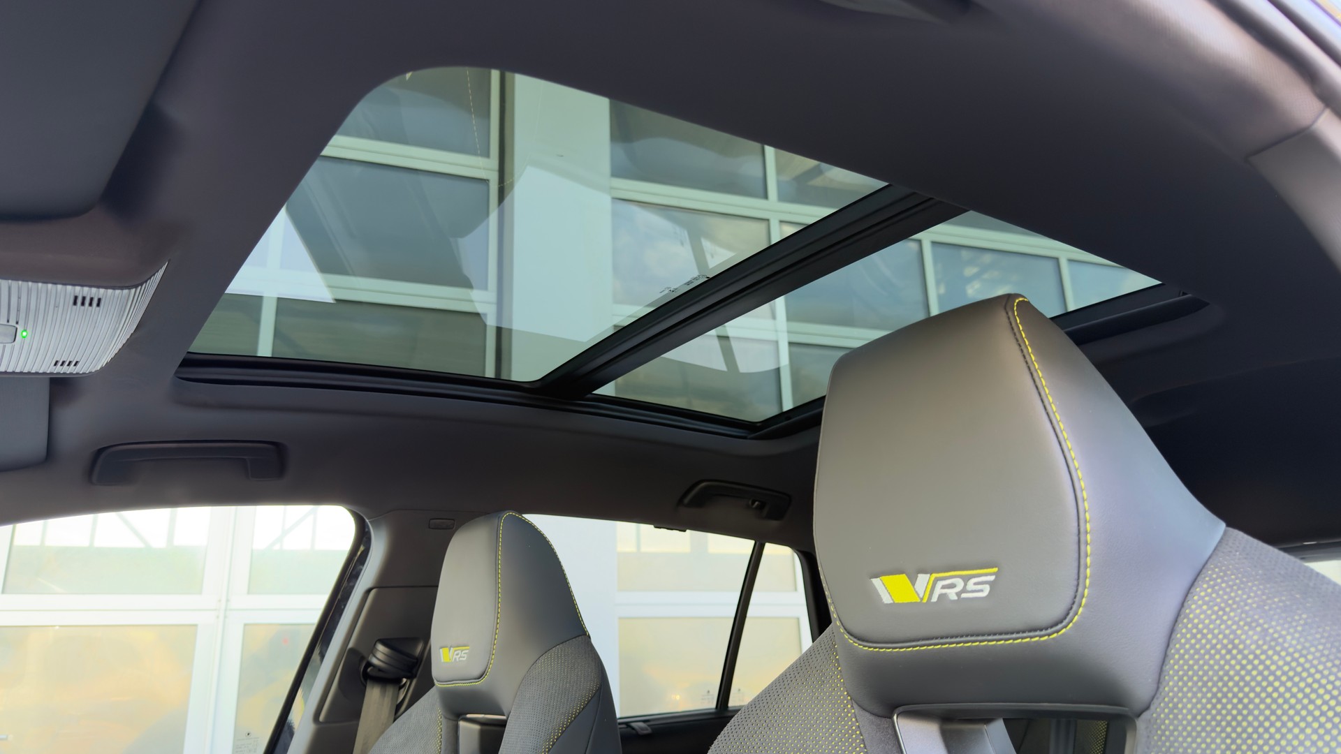 SKODA Enyaq RS 4x4-image-12