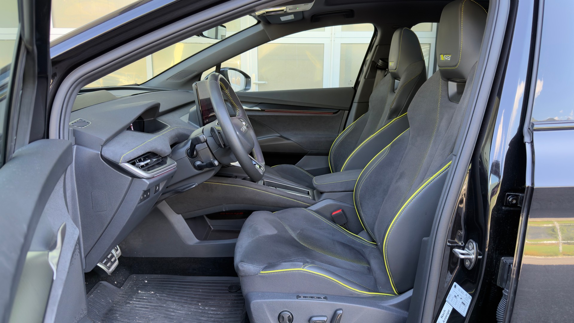 SKODA Enyaq RS 4x4-image-11