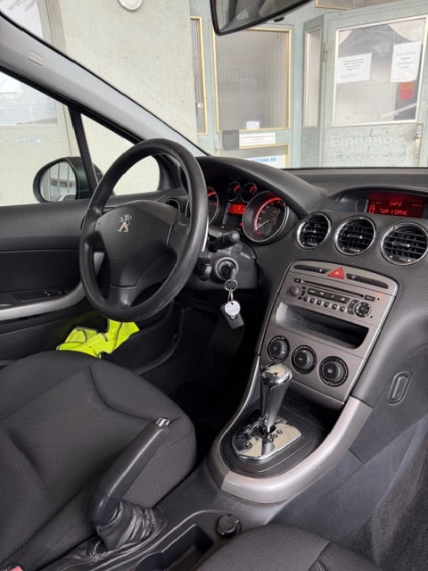 PEUGEOT 308 SW 1.6 HDI Active EGS6-image-5