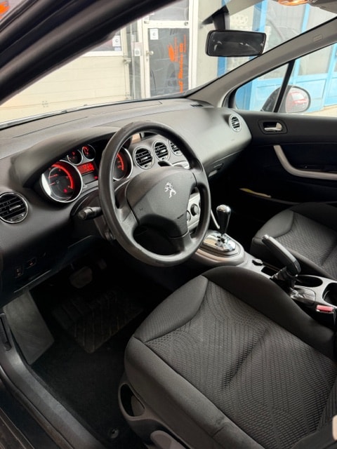 PEUGEOT 308 SW 1.6 HDI Active EGS6-image-4