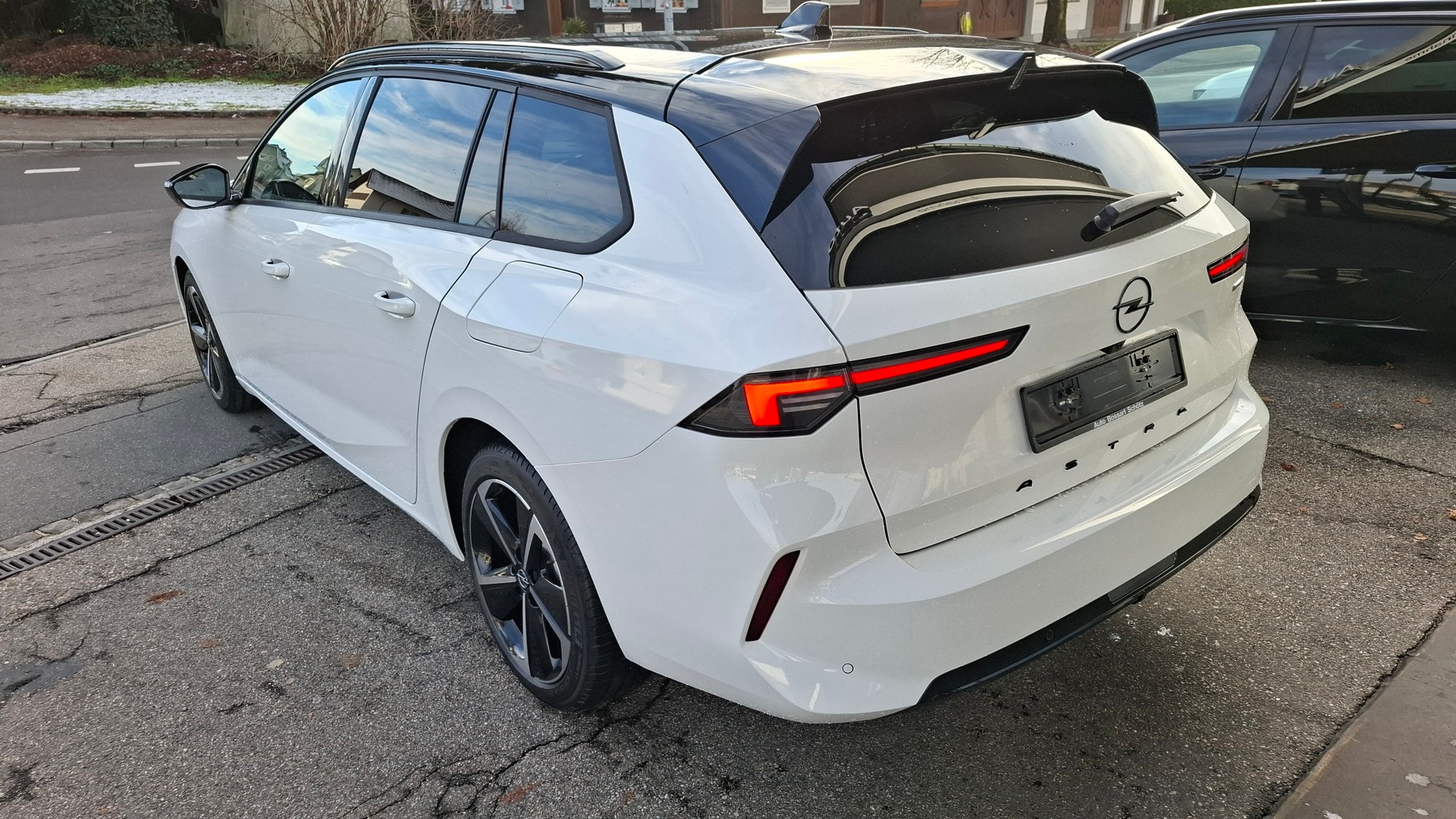 OPEL Astra Sports Tourer 1.6 PHEV Turbo Swiss Plus A-showroom-element-3