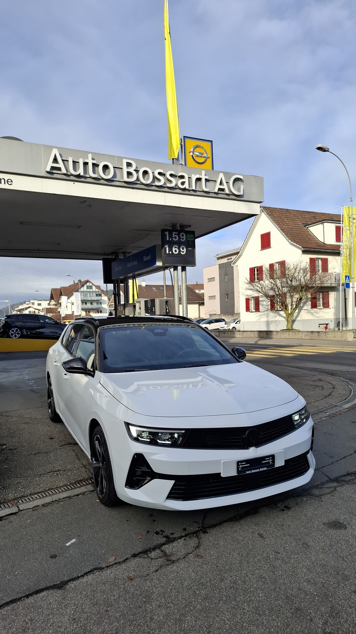 OPEL Astra Sports Tourer 1.6 PHEV Turbo Swiss Plus A