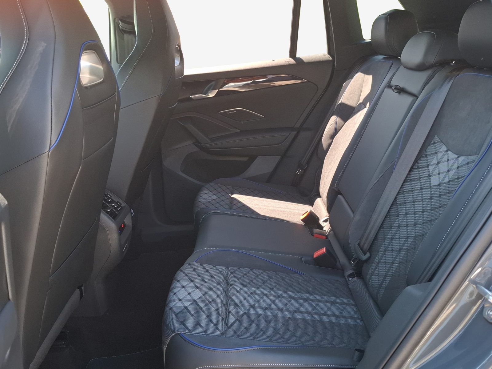 VW Tiguan 2.0 TSI DSG R-Line 4Motion-image-11