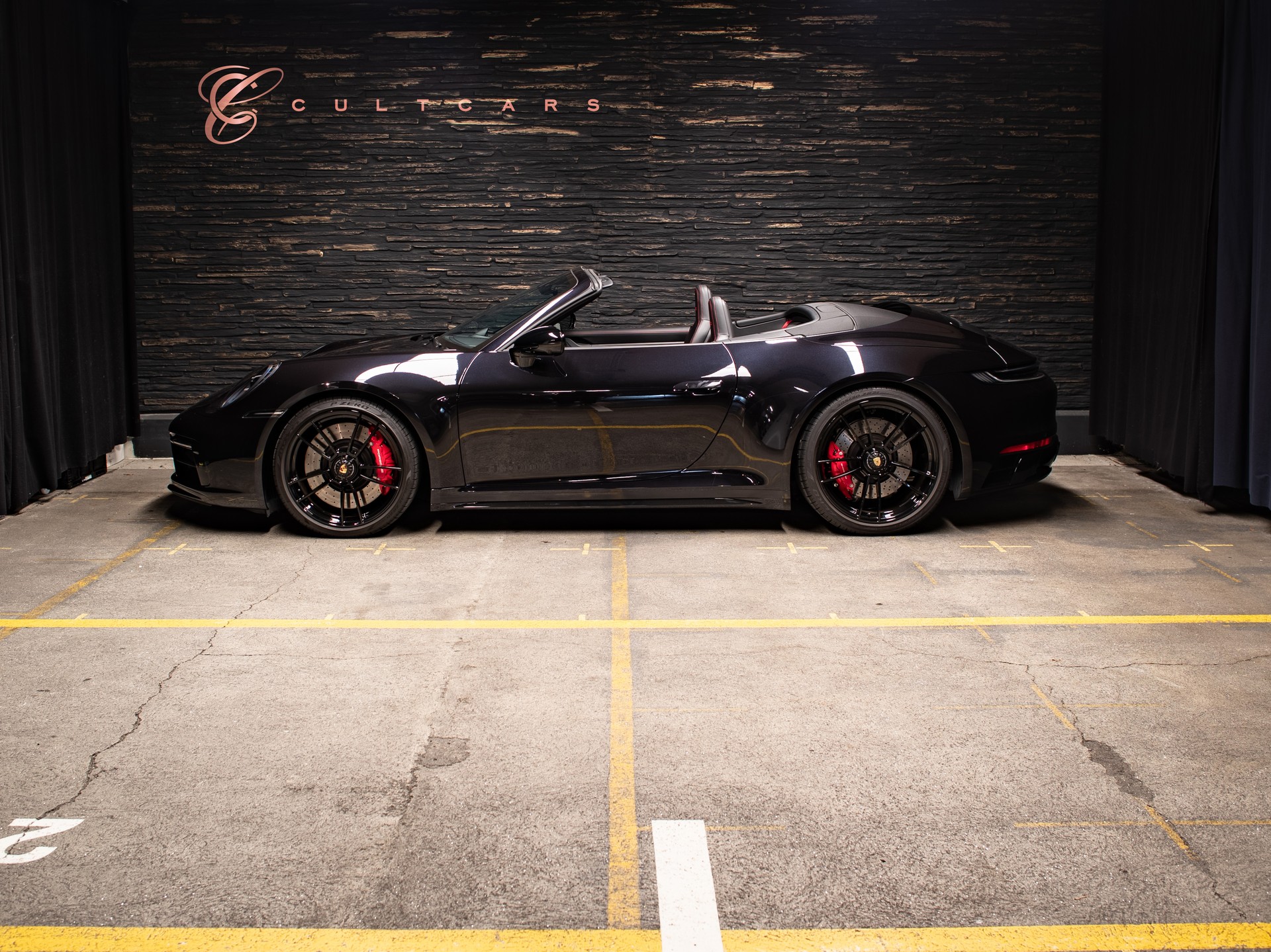 PORSCHE 911 Carrera 4 GTS Cabriolet PDK-showroom-element-2