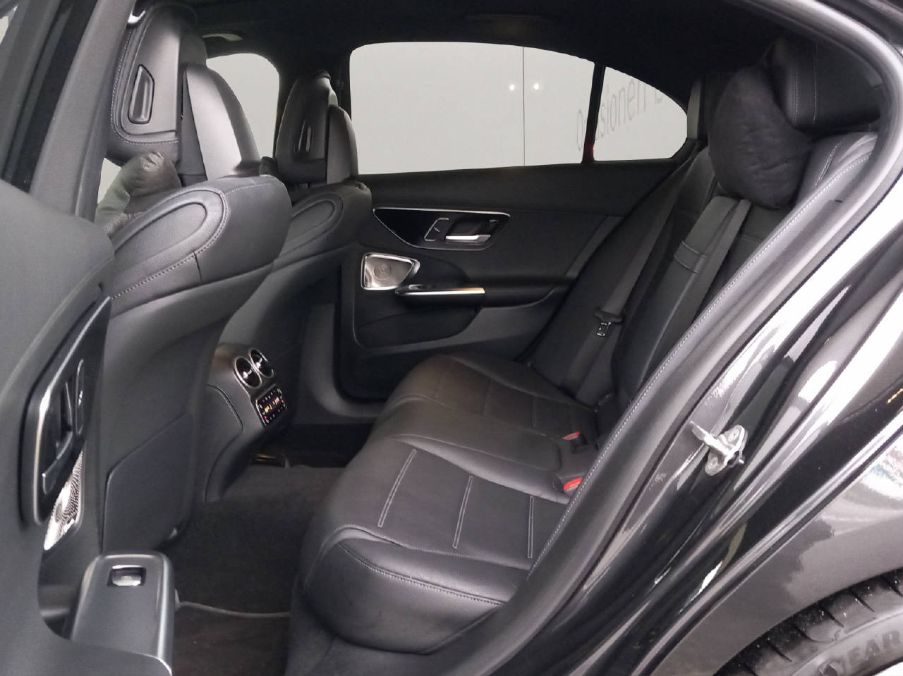 MERCEDES-BENZ C 300 AMG Line 4matic-image-9