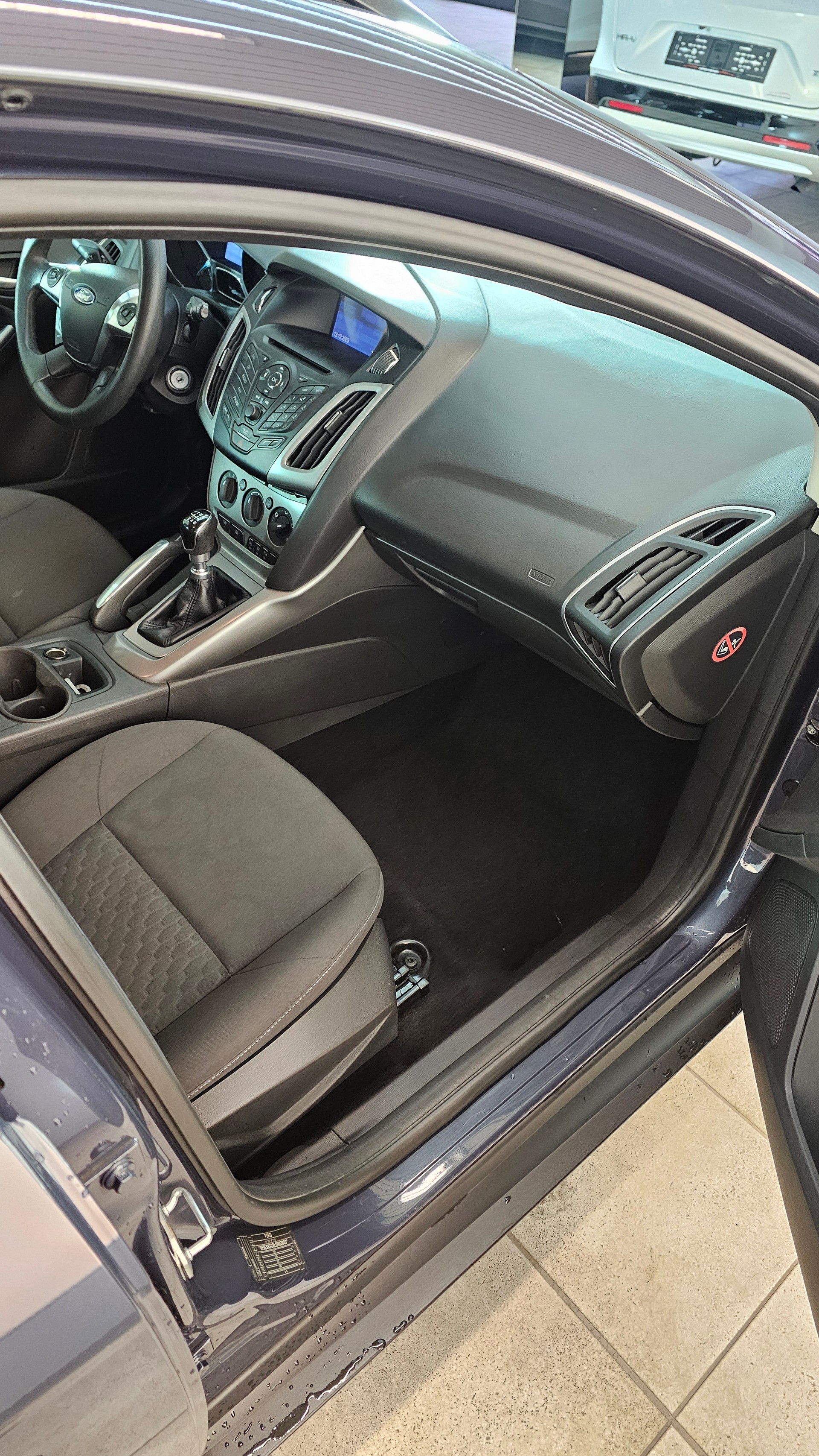 FORD Focus 1.0 SCTi Titanium-image-9