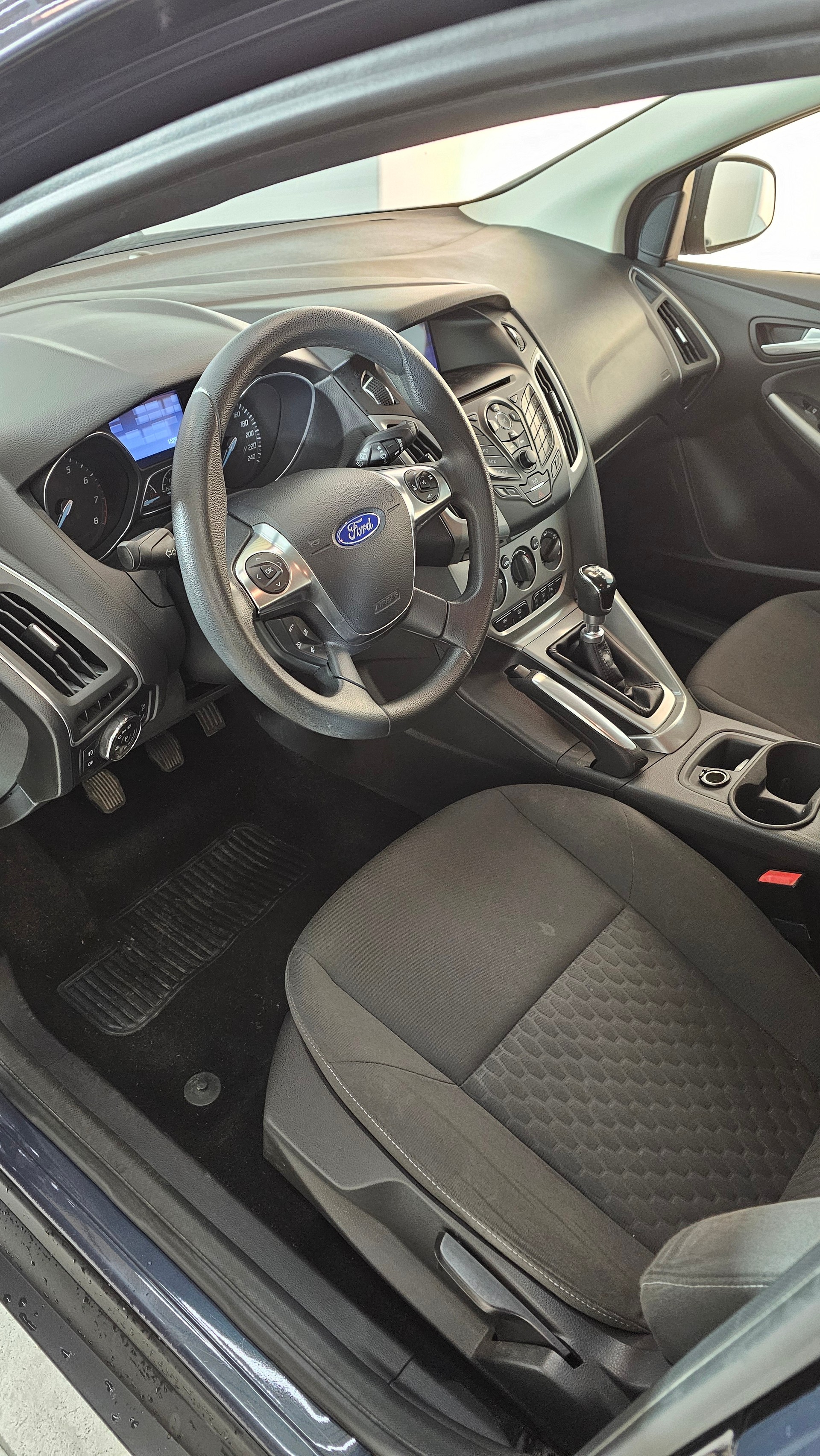 FORD Focus 1.0 SCTi Titanium-image-8