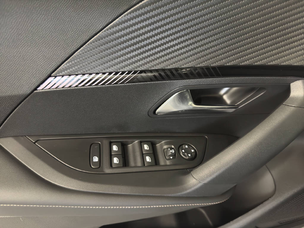 PEUGEOT 2008 Allure Premium Hybrid-image-5