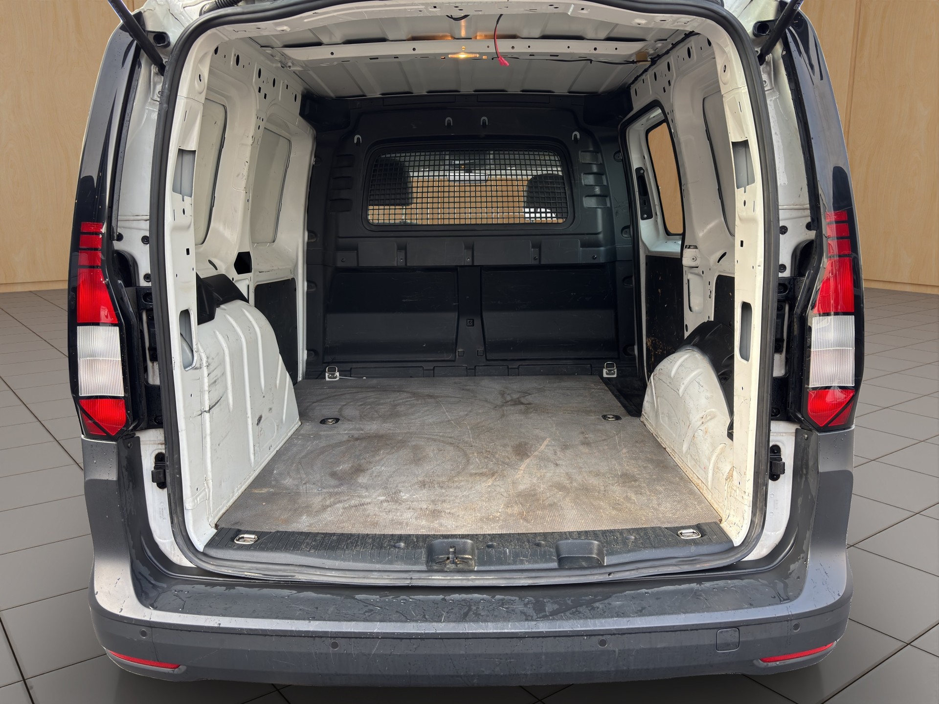 VW Caddy Cargo 2.0TDI-image-9