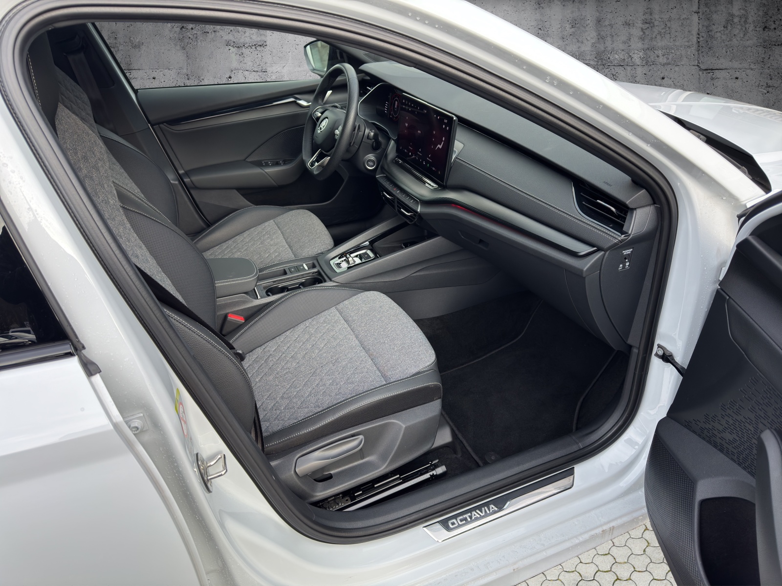 SKODA Octavia Combi 1.5 TSI mHEV DSG Sport Line-image-13