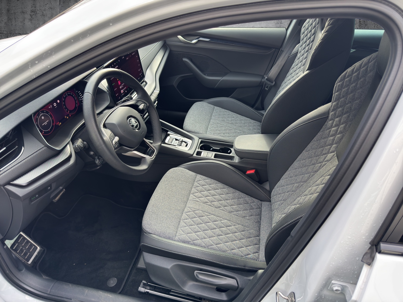 SKODA Octavia Combi 1.5 TSI mHEV DSG Sport Line-image-8