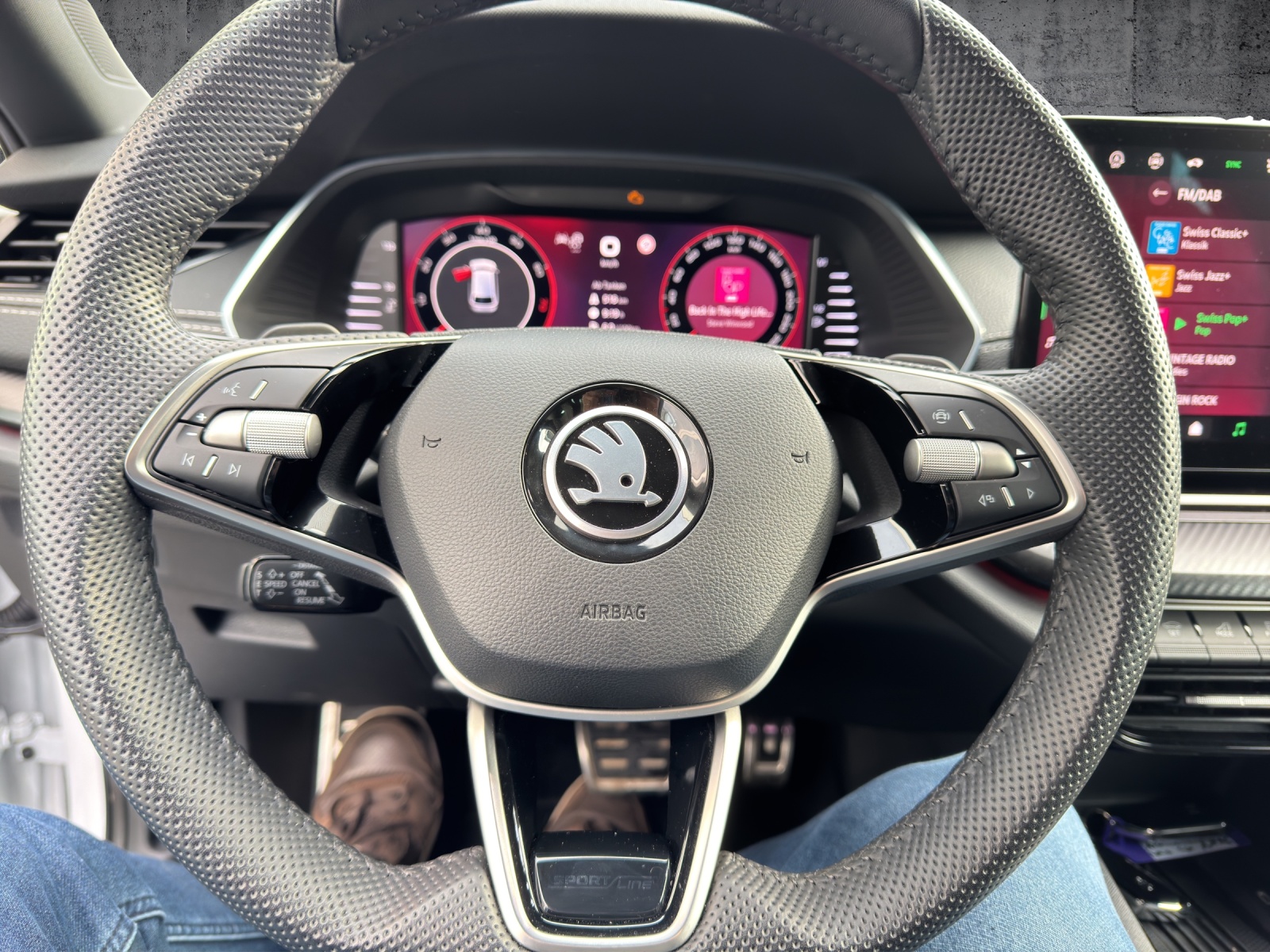 SKODA Octavia Combi 1.5 TSI mHEV DSG Sport Line-image-9