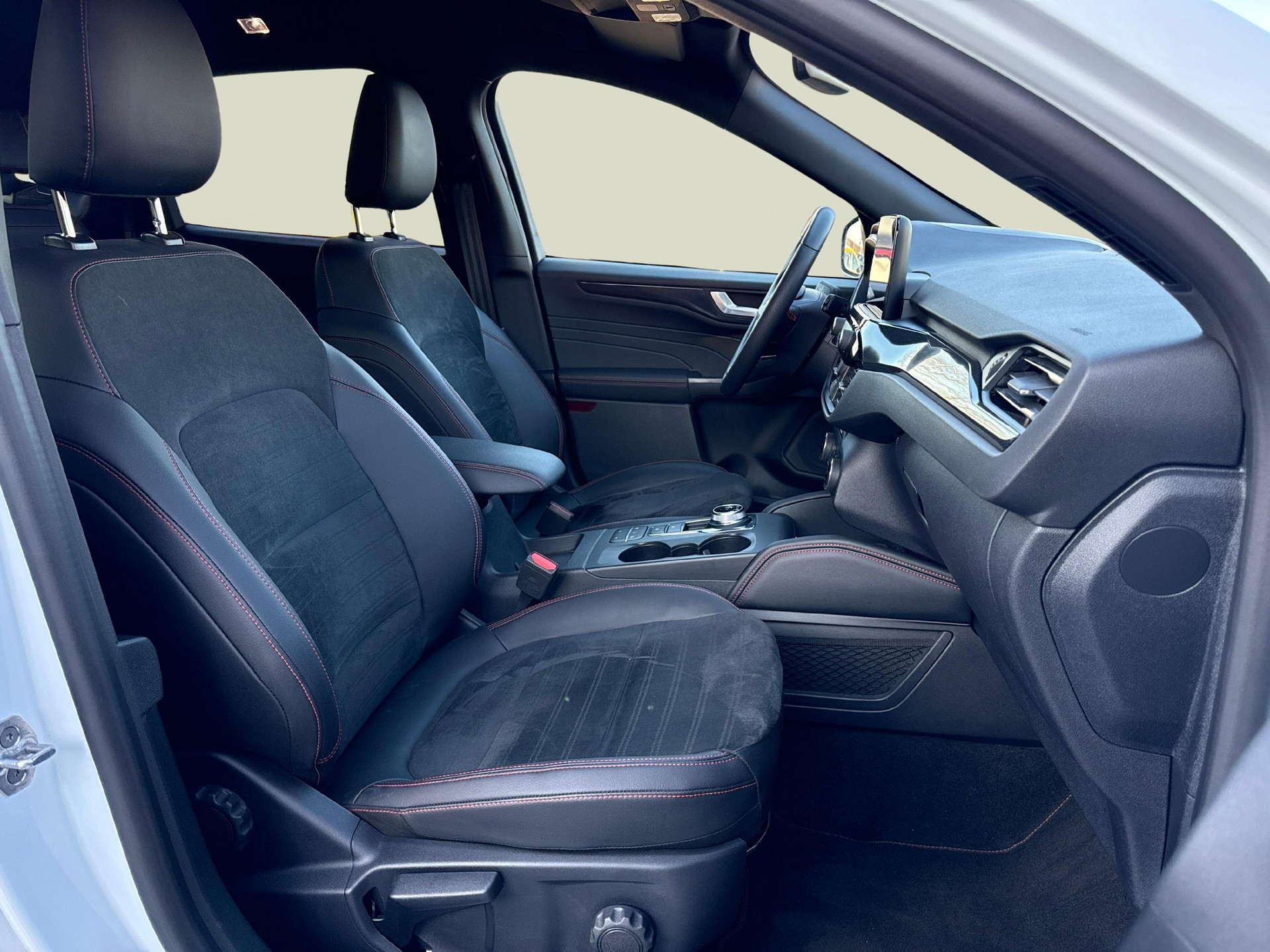 FORD Kuga 2.5 Plug-in Hybrid ST-Line X-image-10