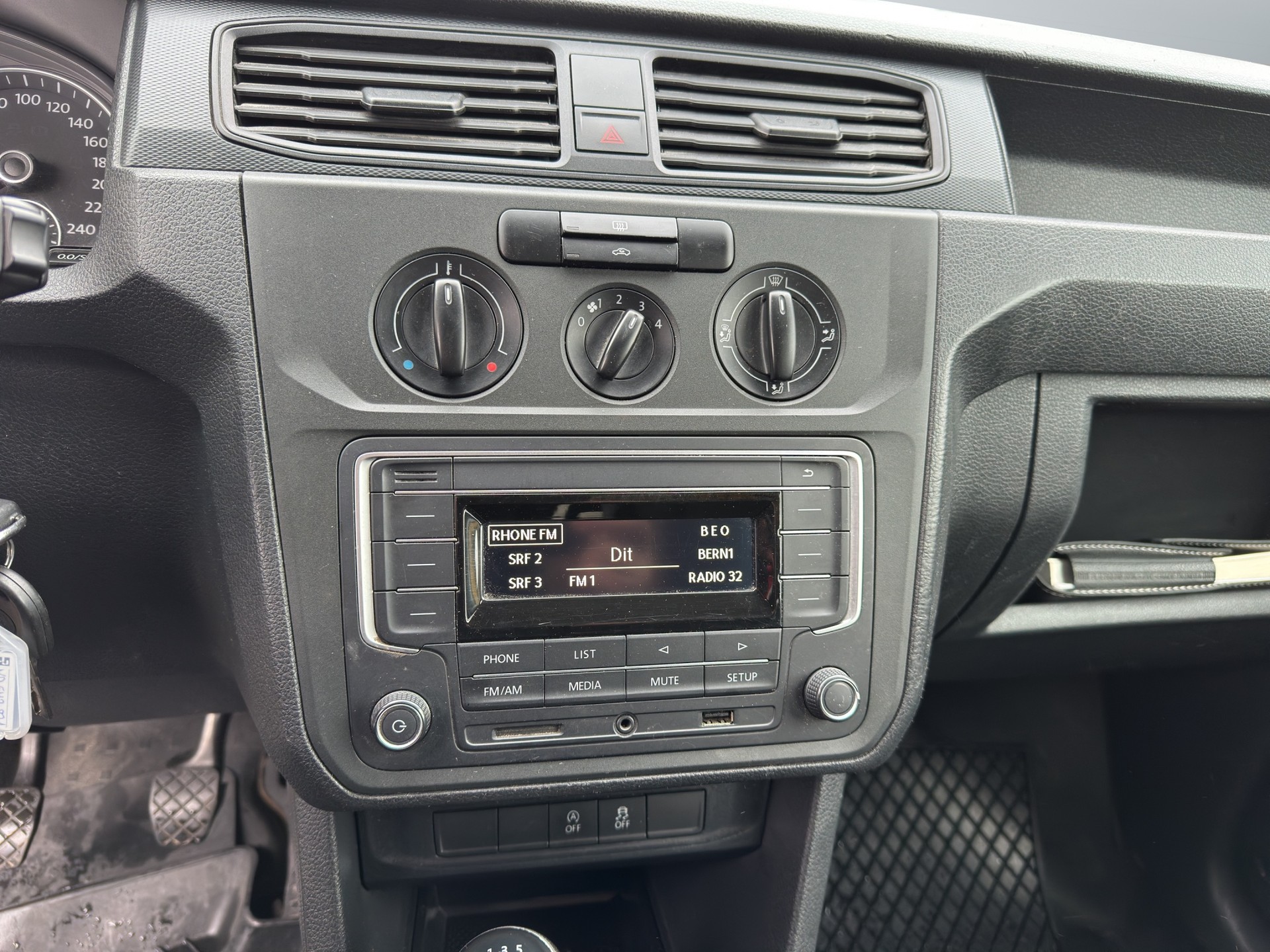 VW Caddy 2.0TDI BlueMotion 4Motion-image-12