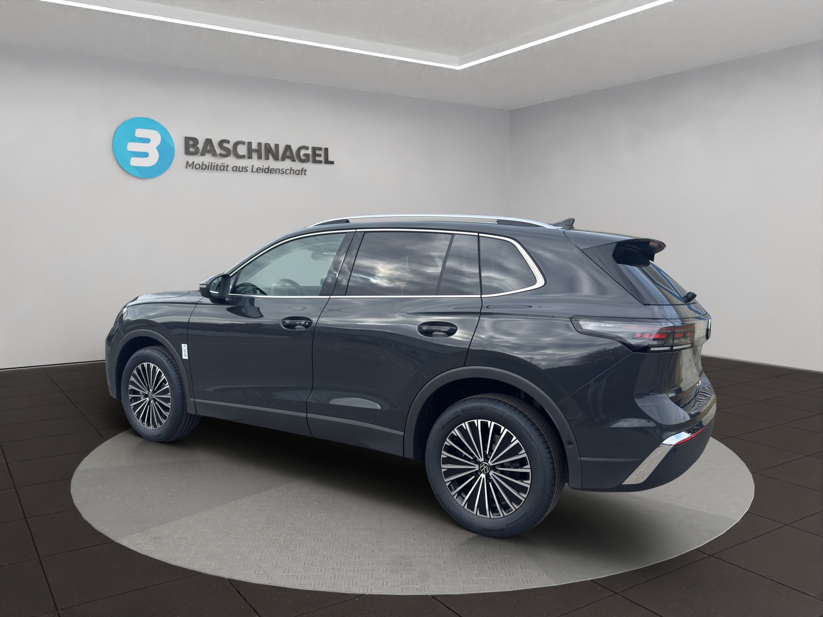 VW Tiguan 2.0 TSI DSG Elegance 4Motion-image-2