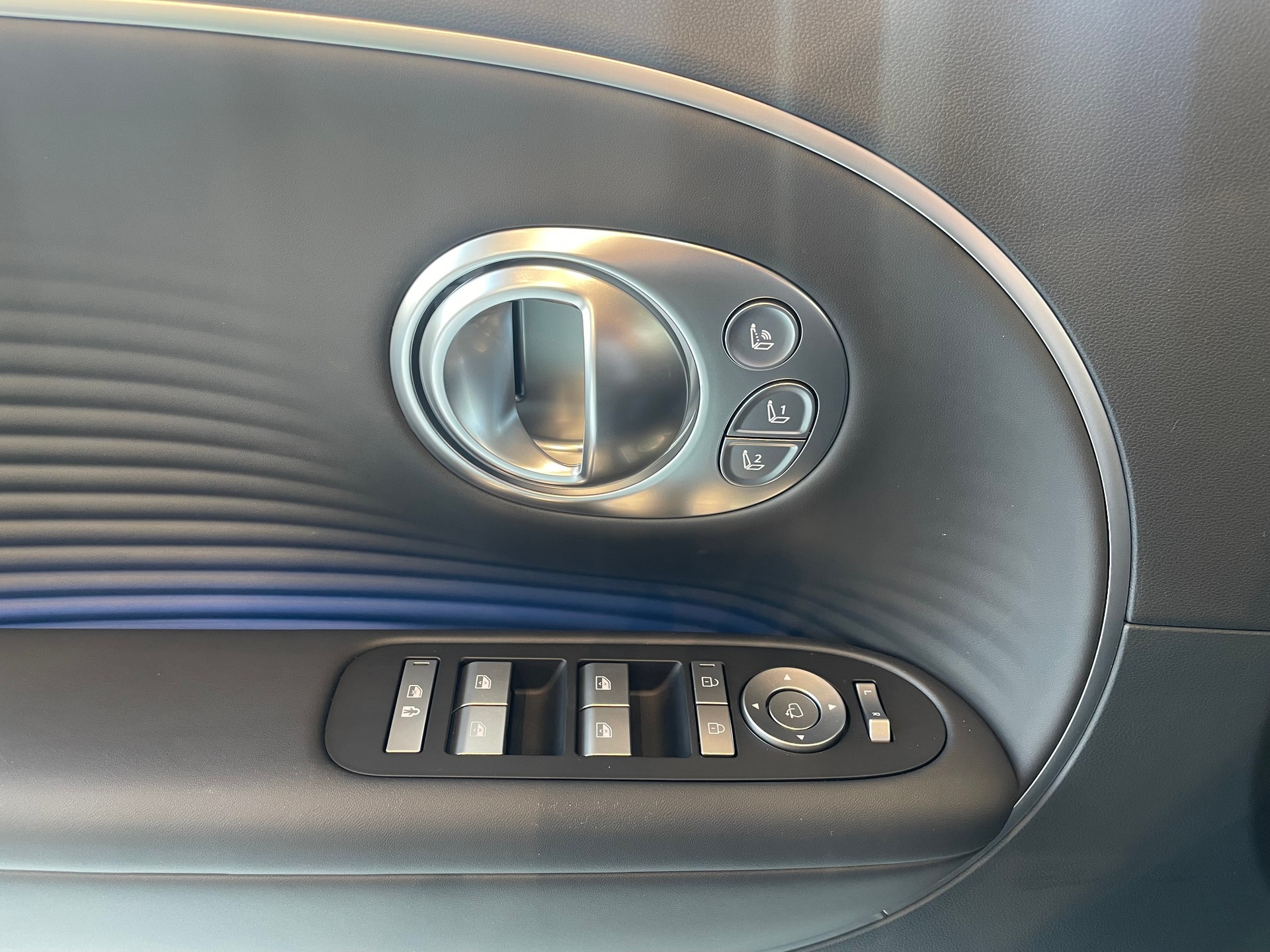 HYUNDAI Ioniq 9 110kWh Vertex 4WD-image-14