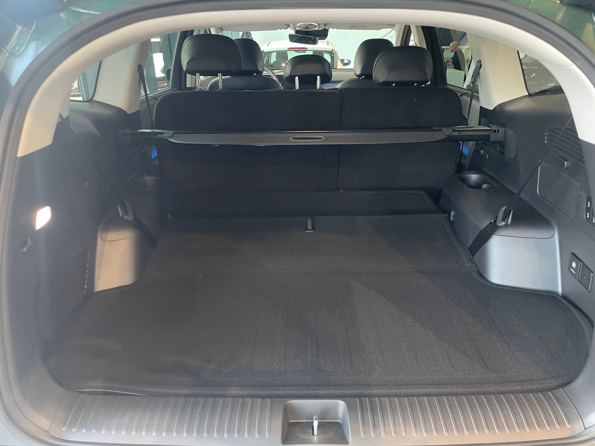 HYUNDAI Ioniq 9 110kWh Vertex 4WD-image-16