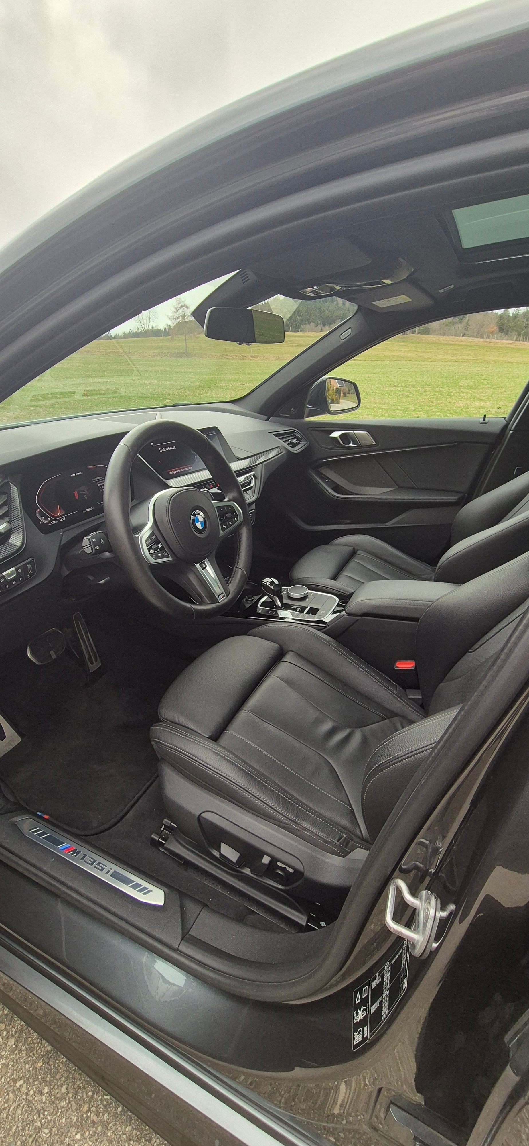 BMW M135i xDrive Steptronic-image-4