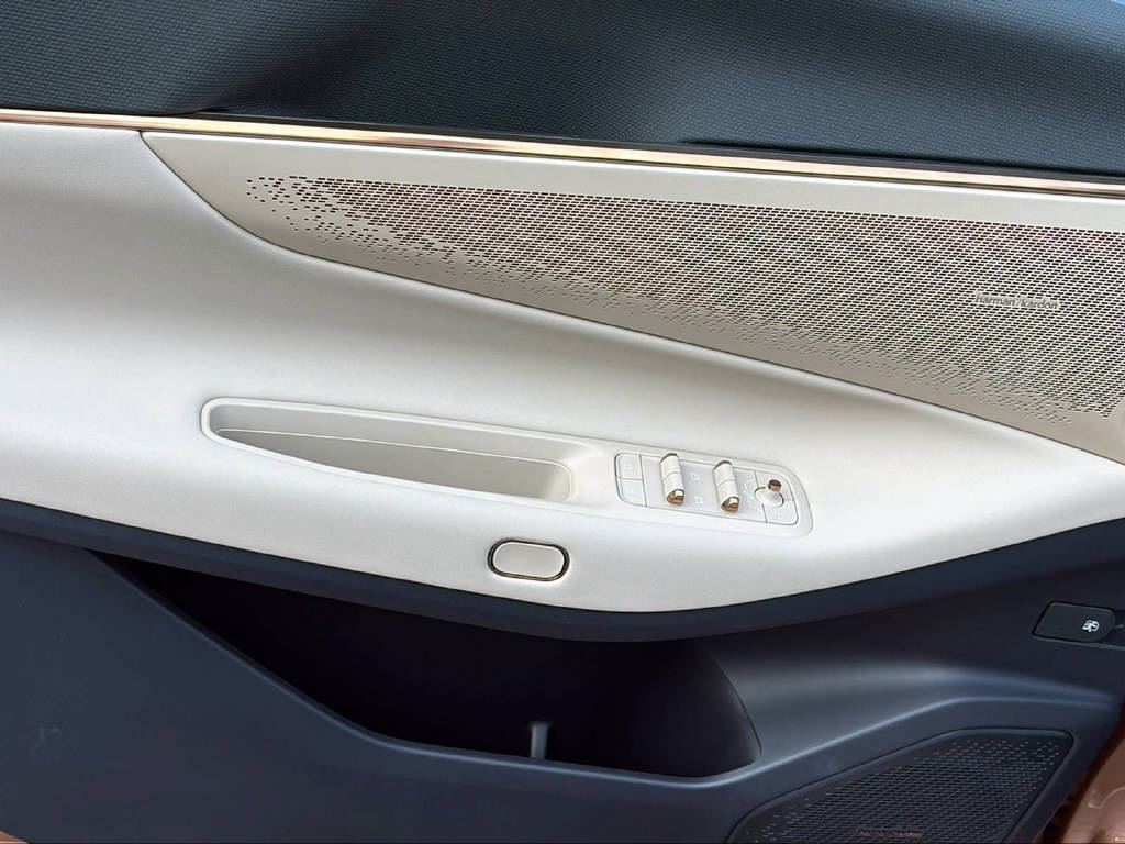 LYNK & CO 08-image-17