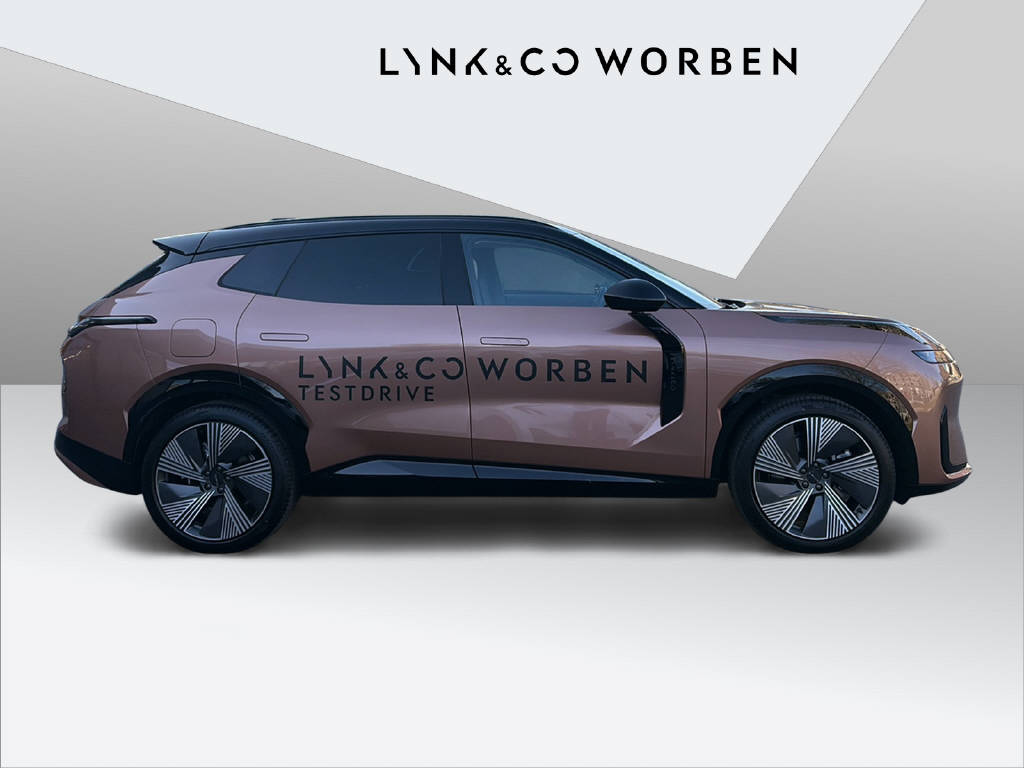 LYNK & CO 08-showroom-element-3