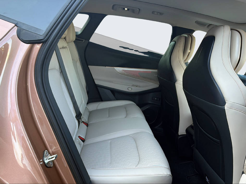 LYNK & CO 08-image-16