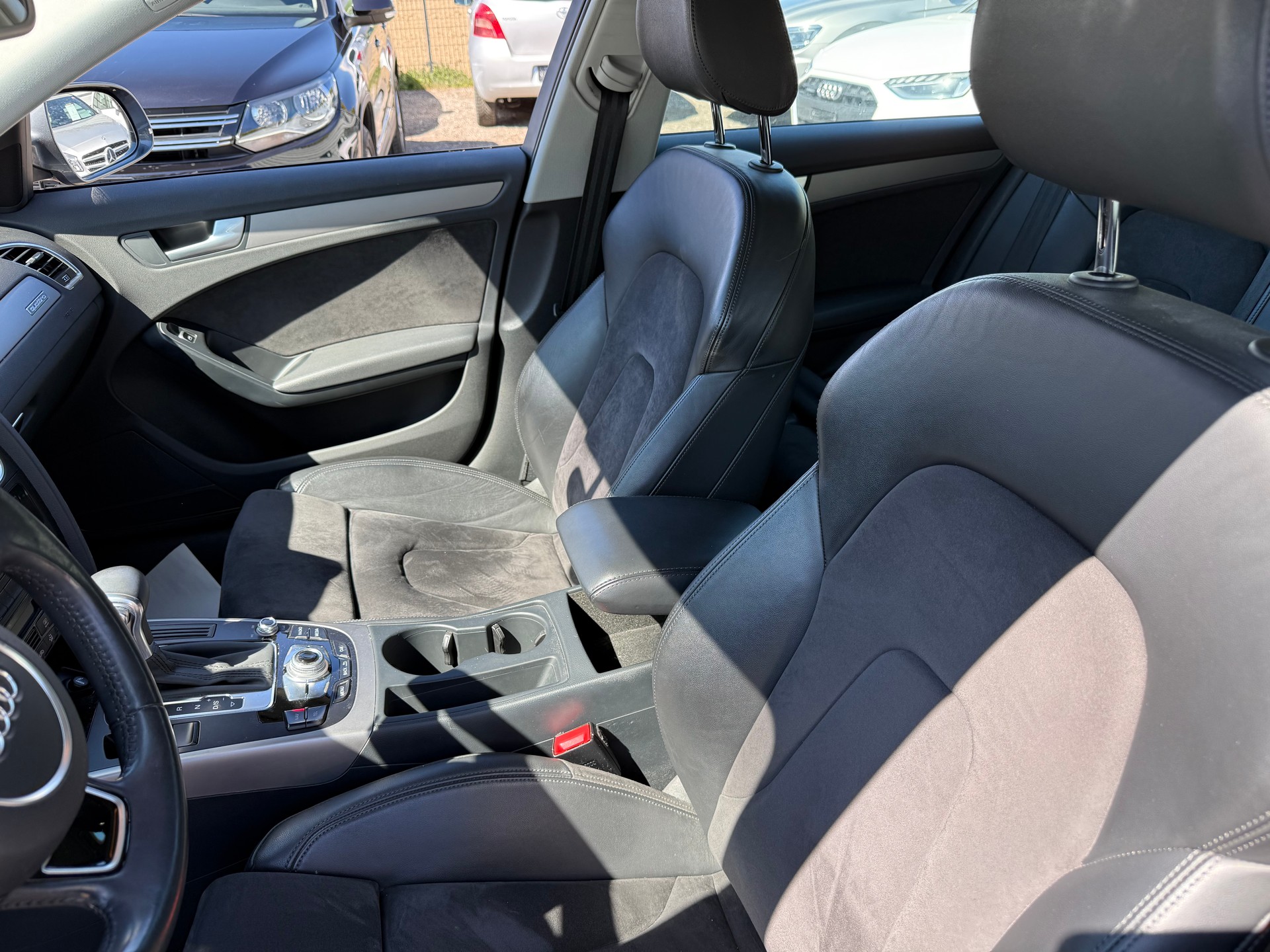 AUDI A4 Avant 2.0 TDI quattro S-tronic _ S-Line-image-13