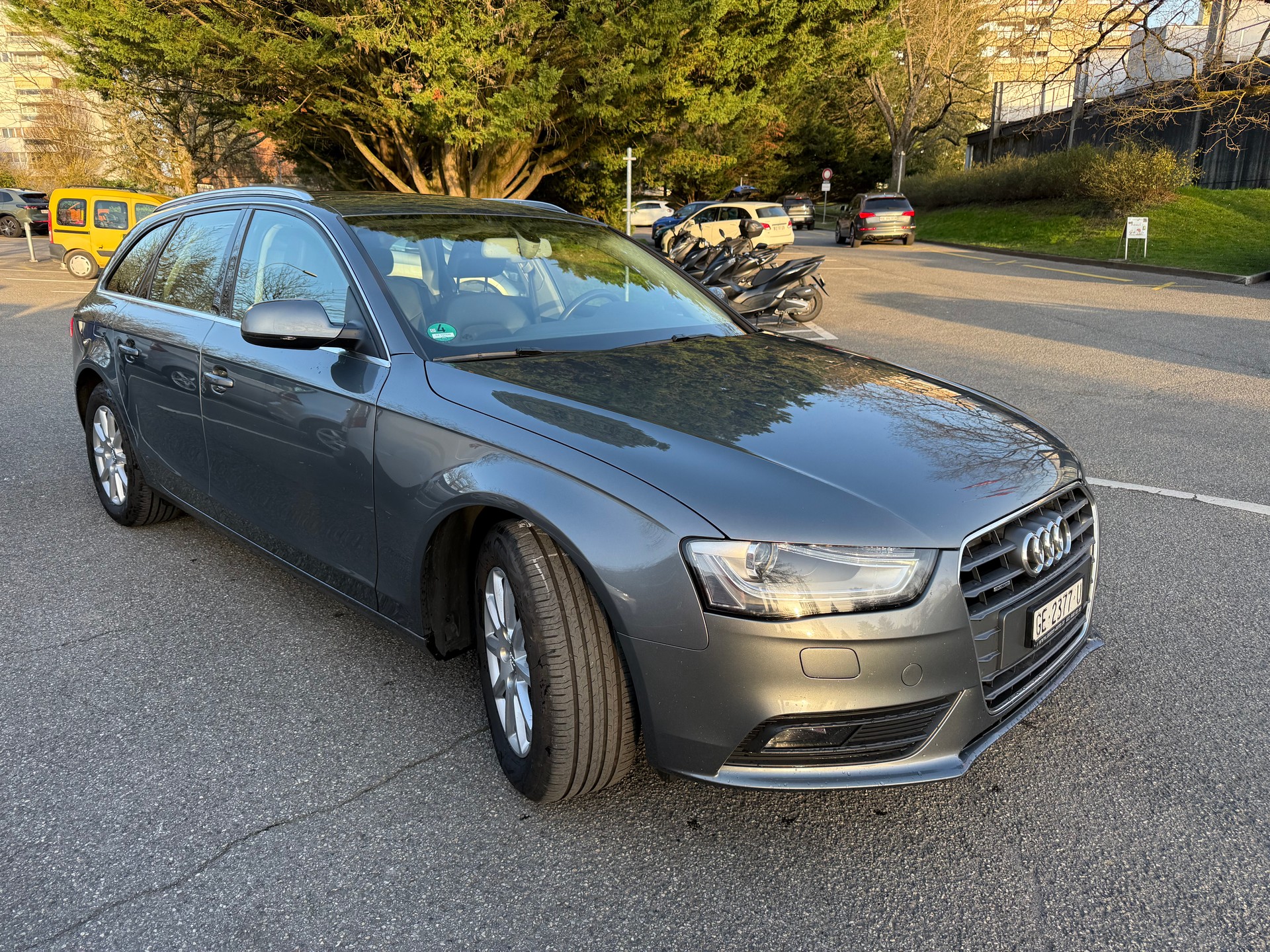 AUDI A4 Avant 2.0 TDI quattro S-tronic _ S-Line-showroom-element-1