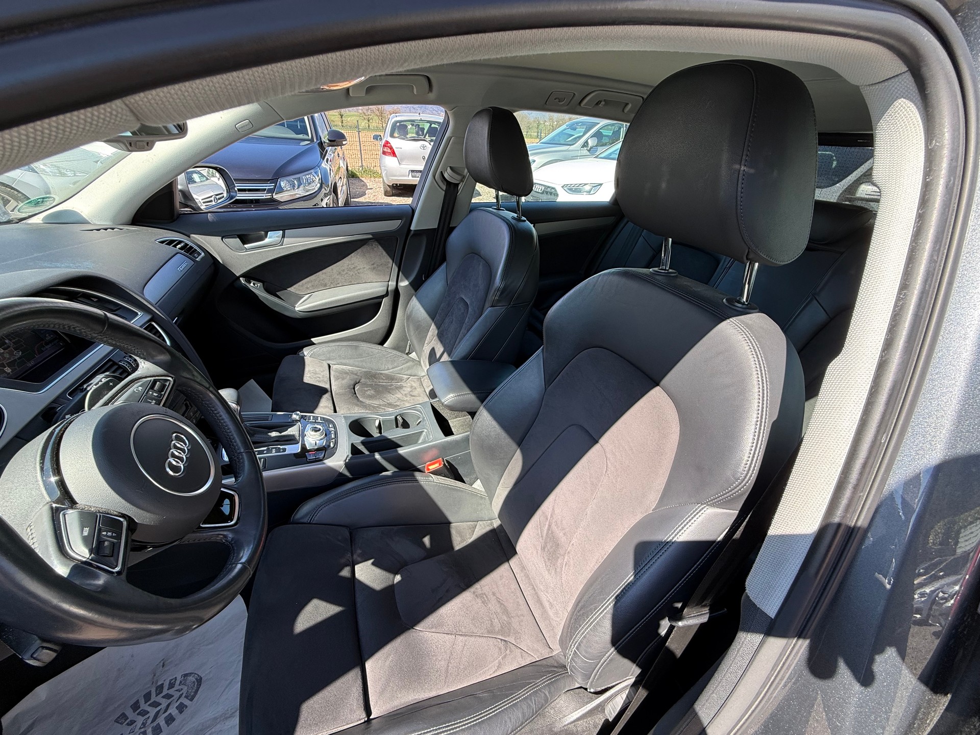 AUDI A4 Avant 2.0 TDI quattro S-tronic _ S-Line-image-14