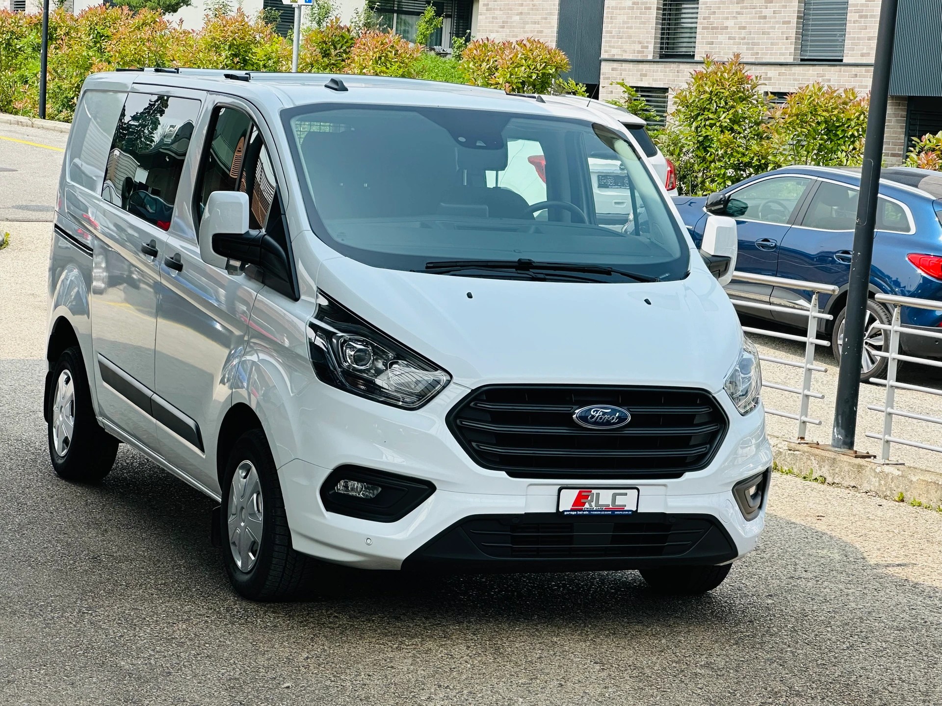 FORD Transit Custom Van 300 L1H1 DK Trend HEV1-image-4