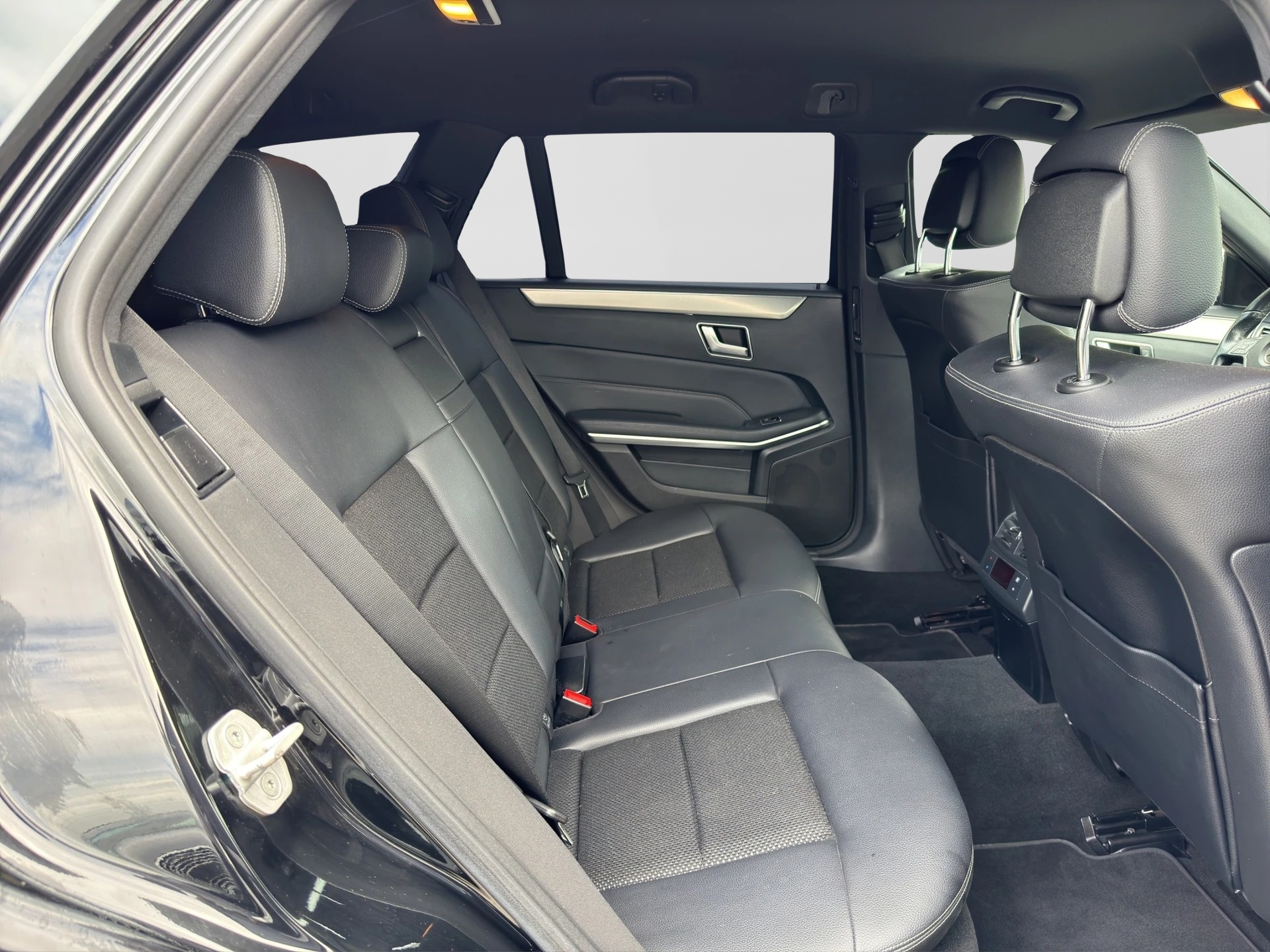 MERCEDES-BENZ E 250 BlueTEC Avantgarde 9G-Tronic-image-14