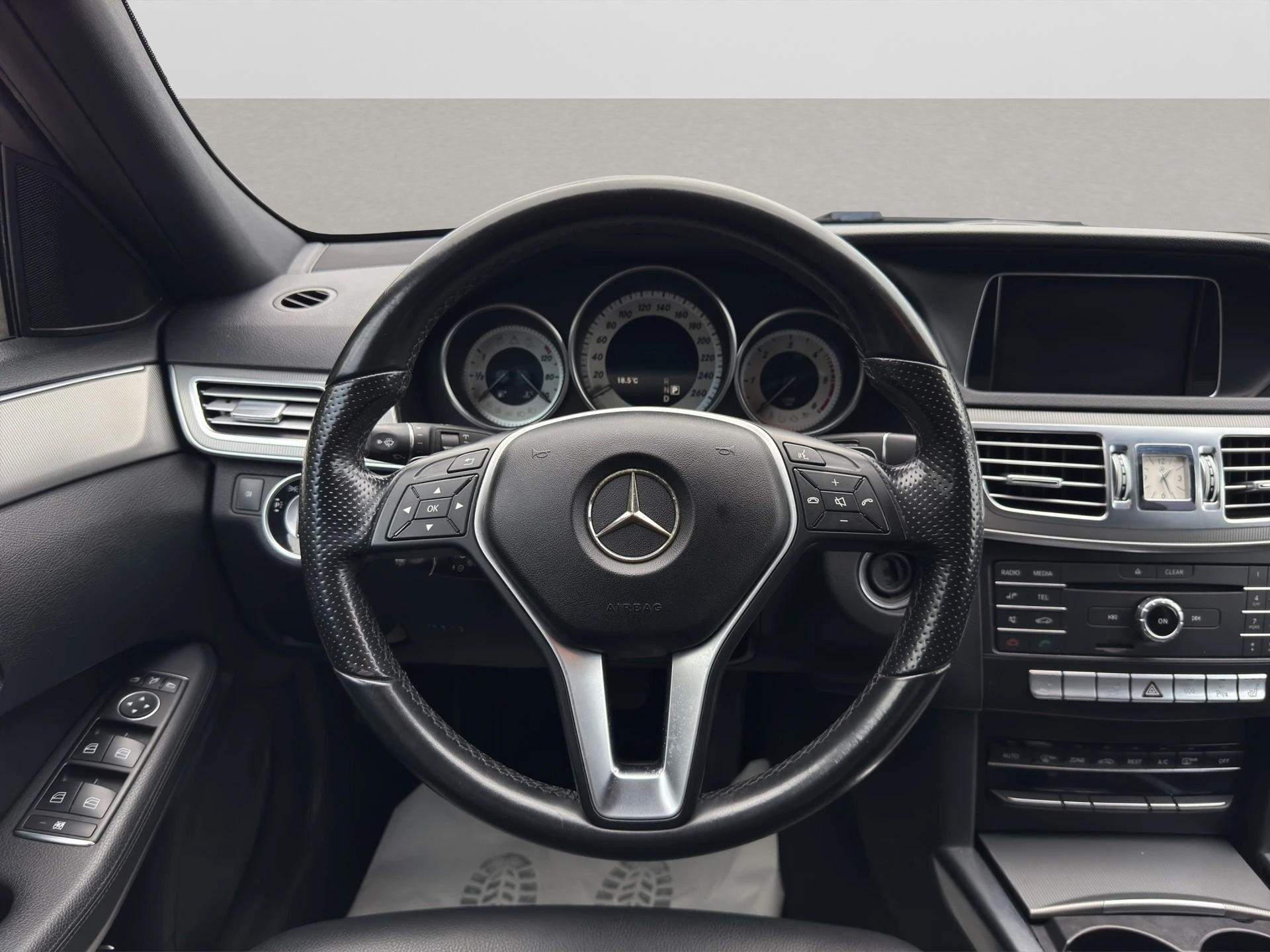 MERCEDES-BENZ E 250 BlueTEC Avantgarde 9G-Tronic-image-9