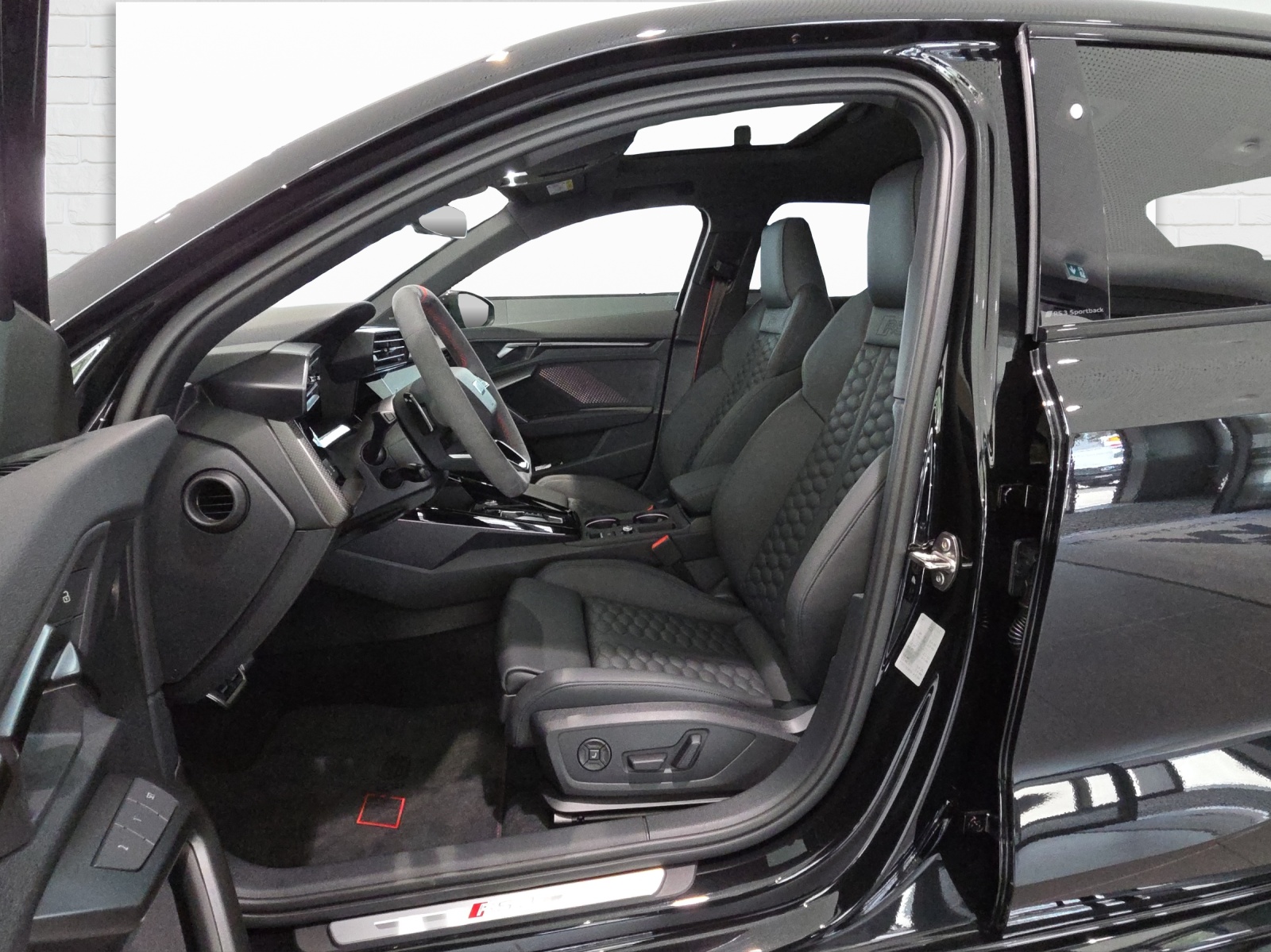 AUDI RS3 Sportback 2.5 TSI quattro S-tronic-image-4
